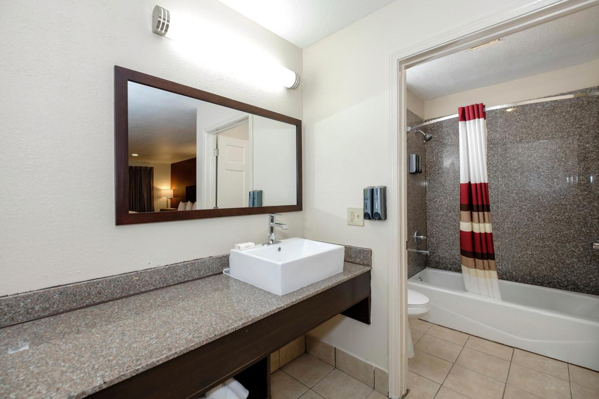 Red Roof Inn PLUS+ Hammond photo 44