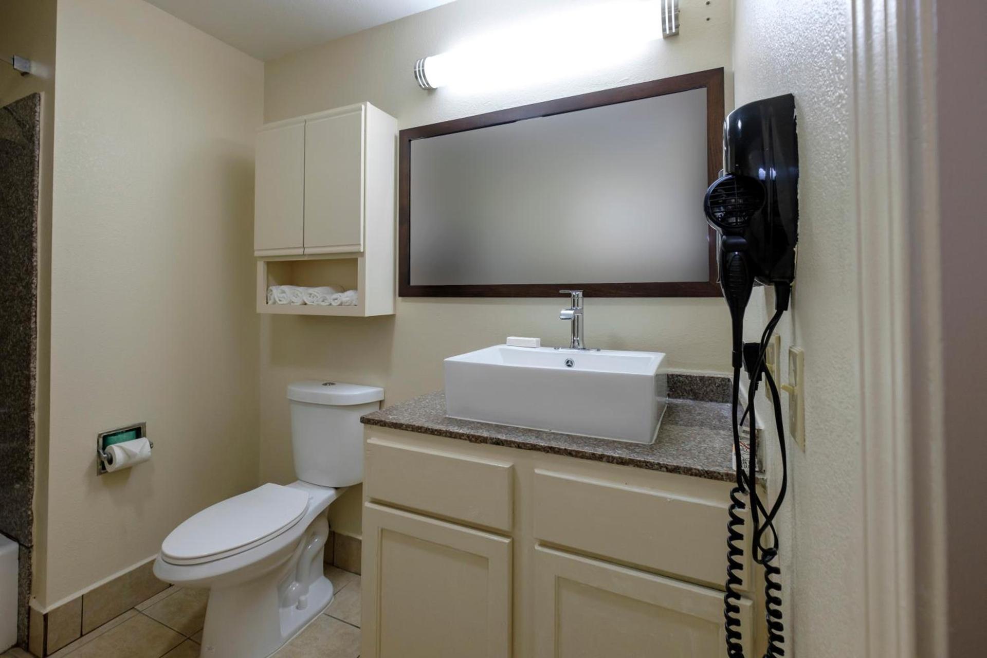 Red Roof Inn PLUS+ Hammond photo 38