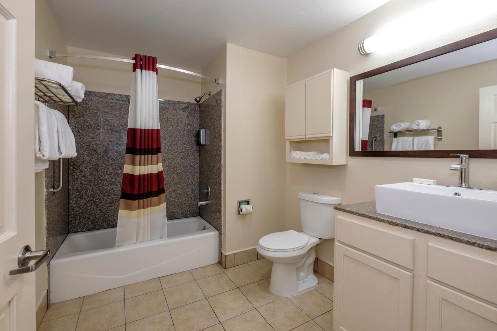 Red Roof Inn PLUS+ Hammond photo 37