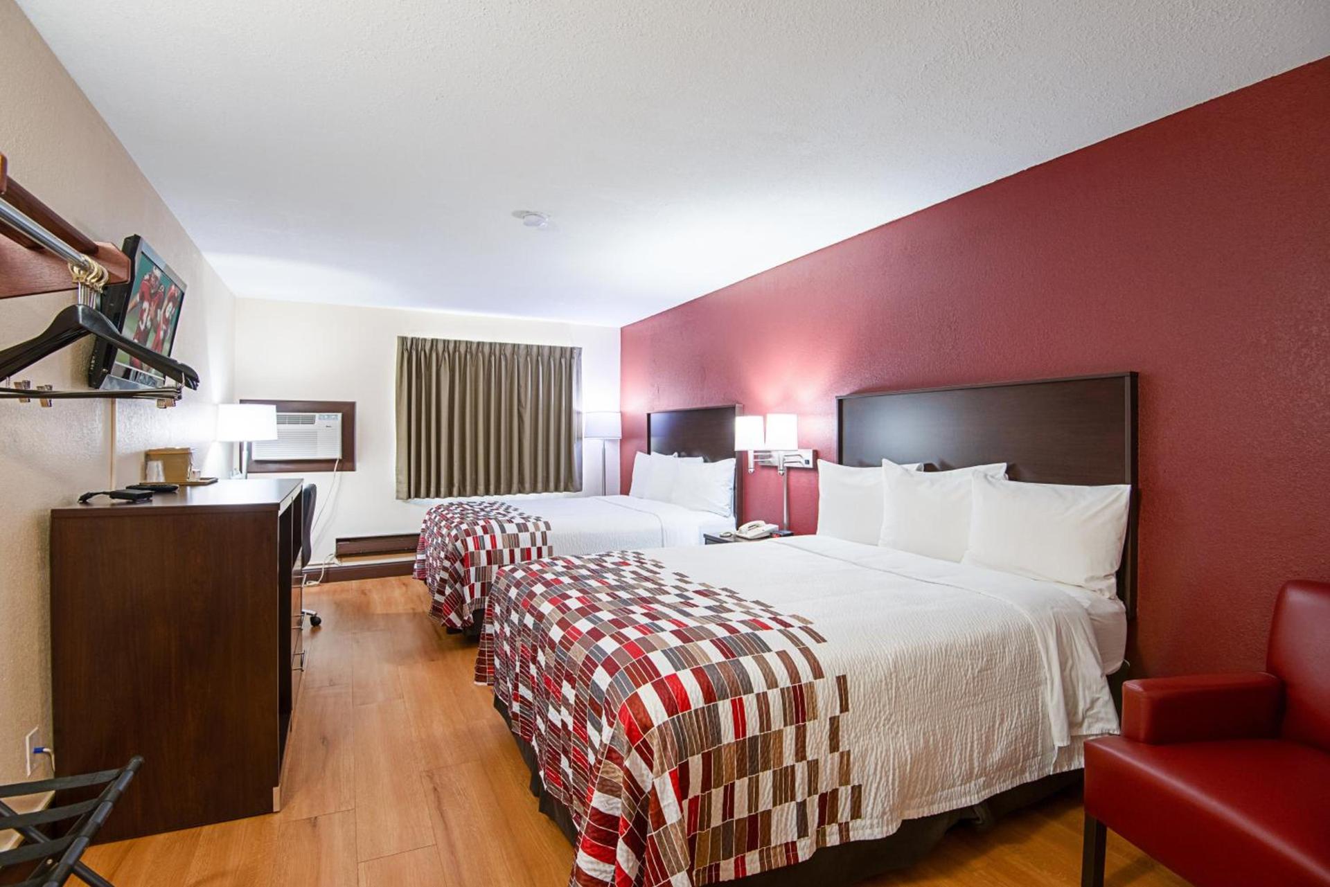 Red Roof Inn Cameron photo 25