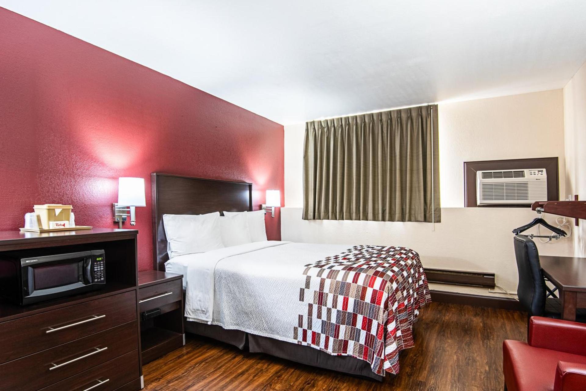 Red Roof Inn Cameron photo 30