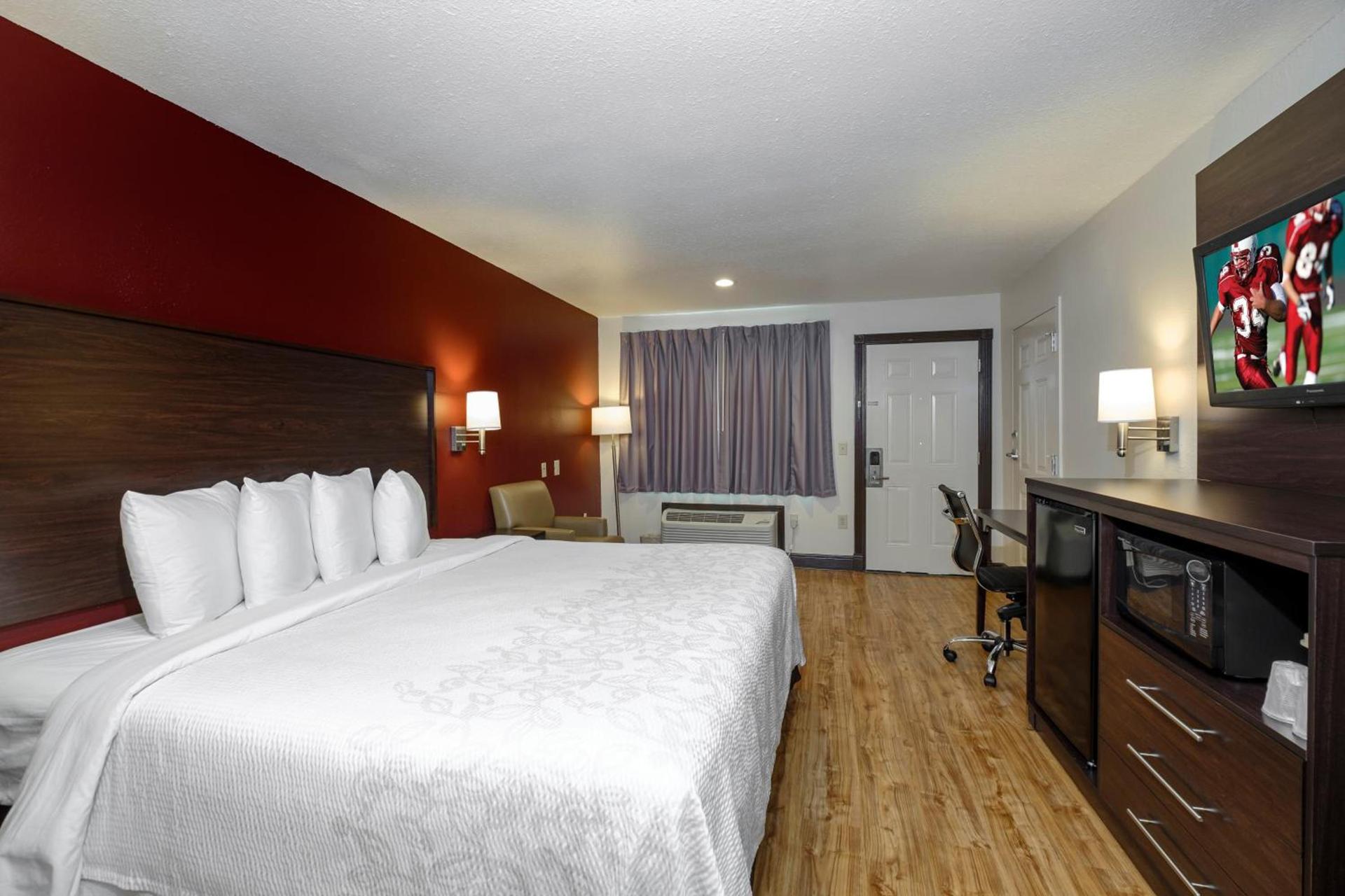 Red Roof Inn PLUS+ Hammond photo 27