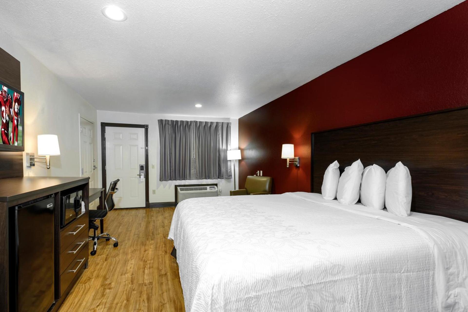Red Roof Inn PLUS+ Hammond photo 28