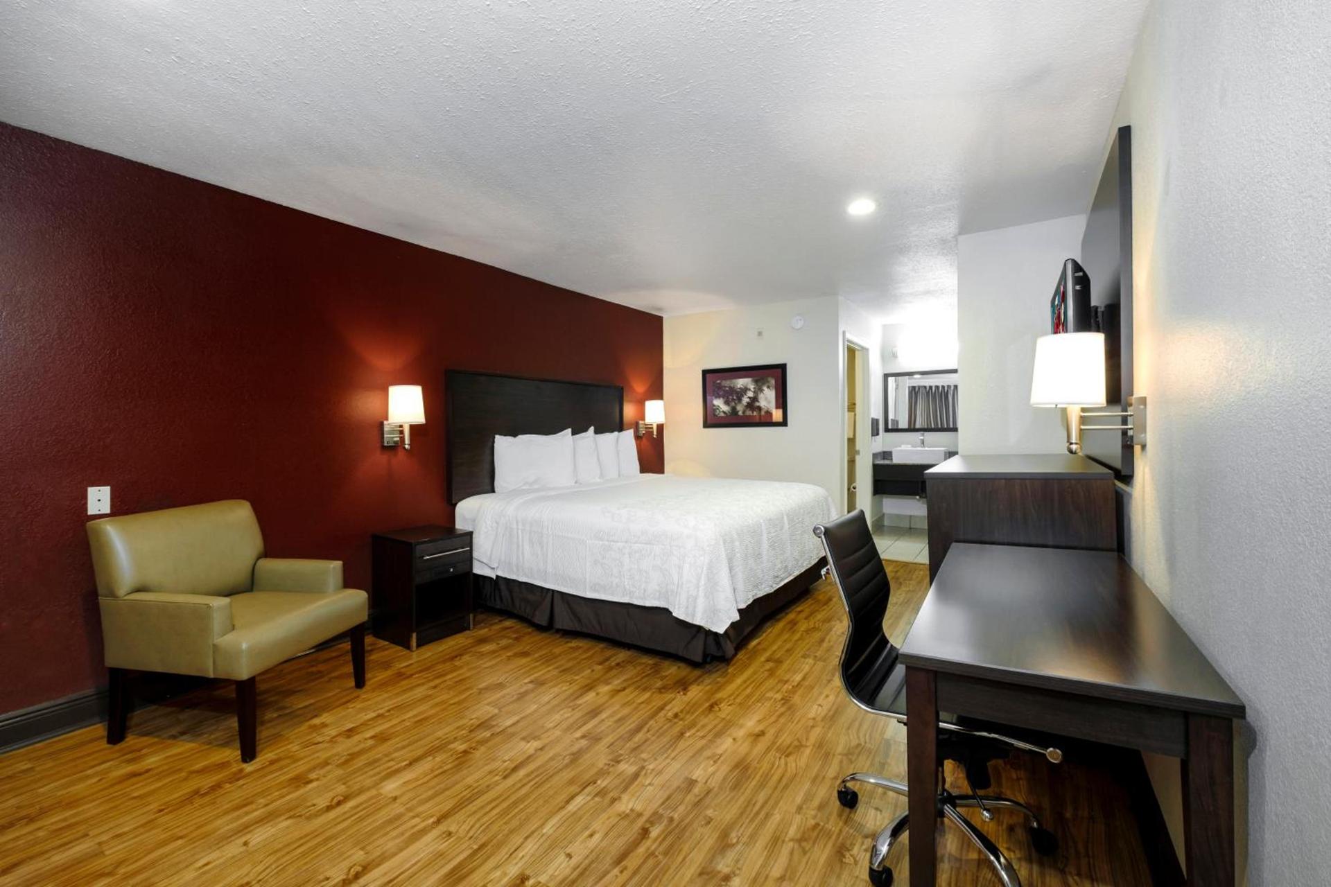 Red Roof Inn PLUS+ Hammond photo 25