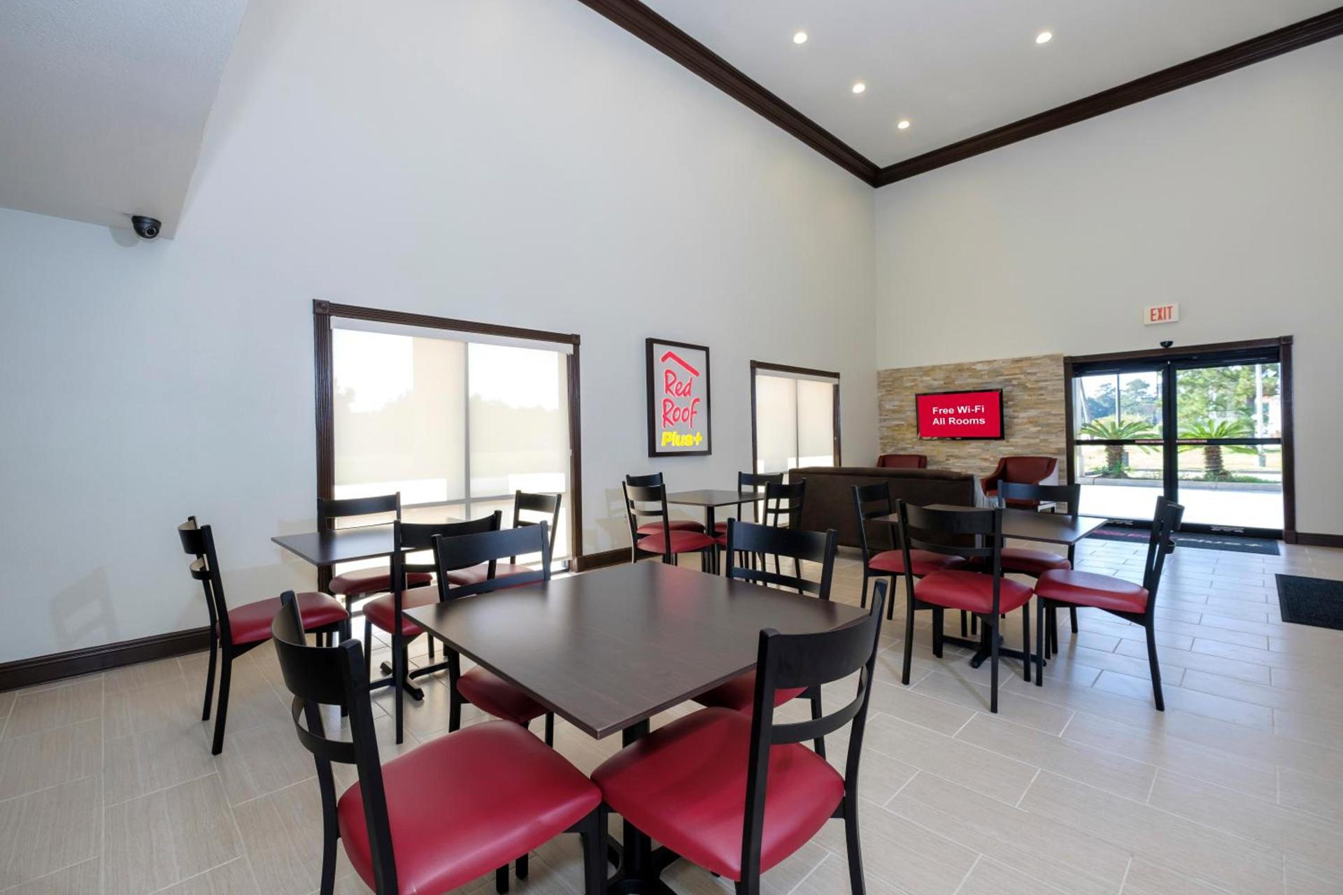 Red Roof Inn PLUS+ Hammond photo 12
