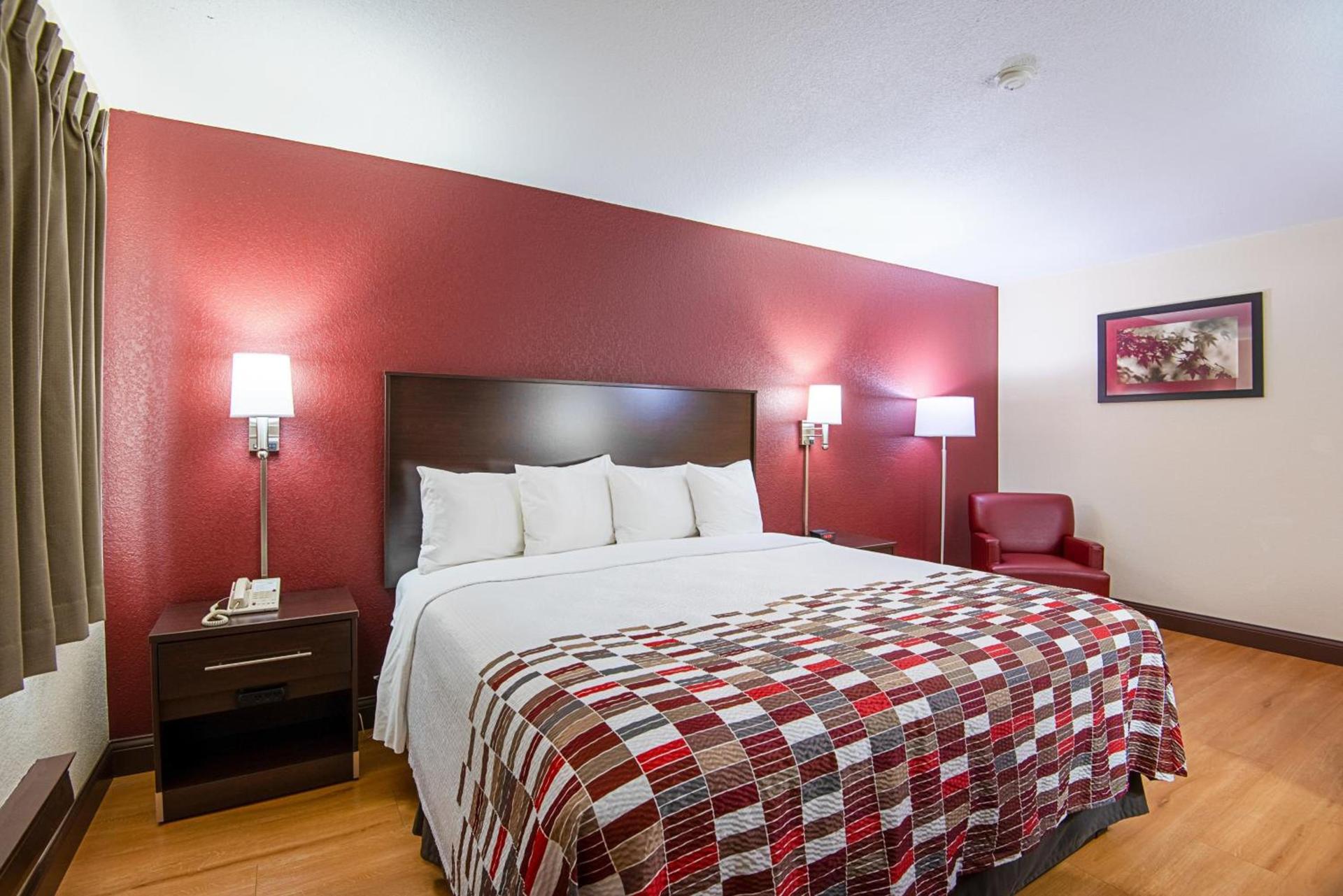 Red Roof Inn Cameron photo 21