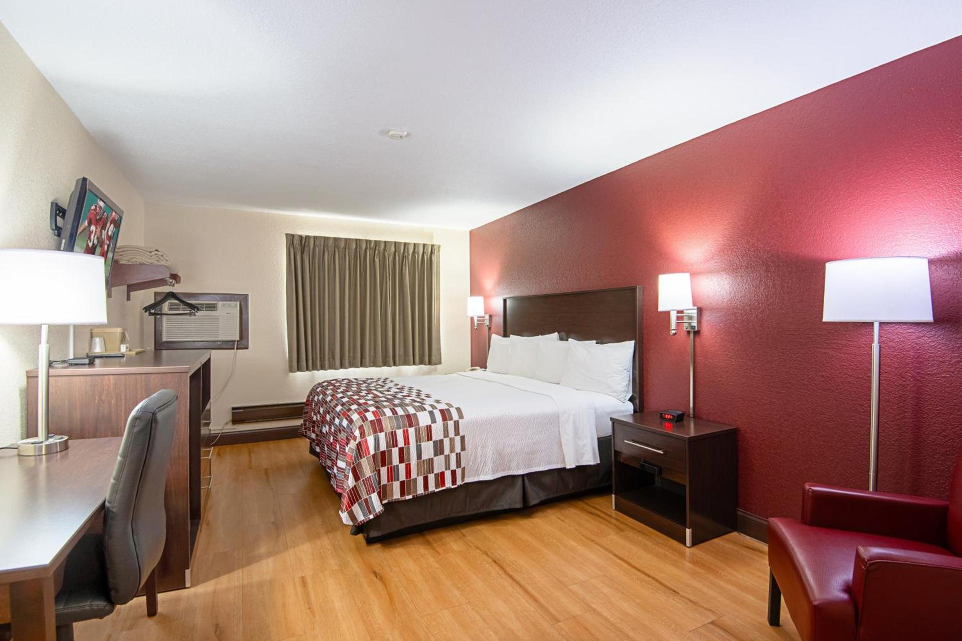 Red Roof Inn Cameron photo 22