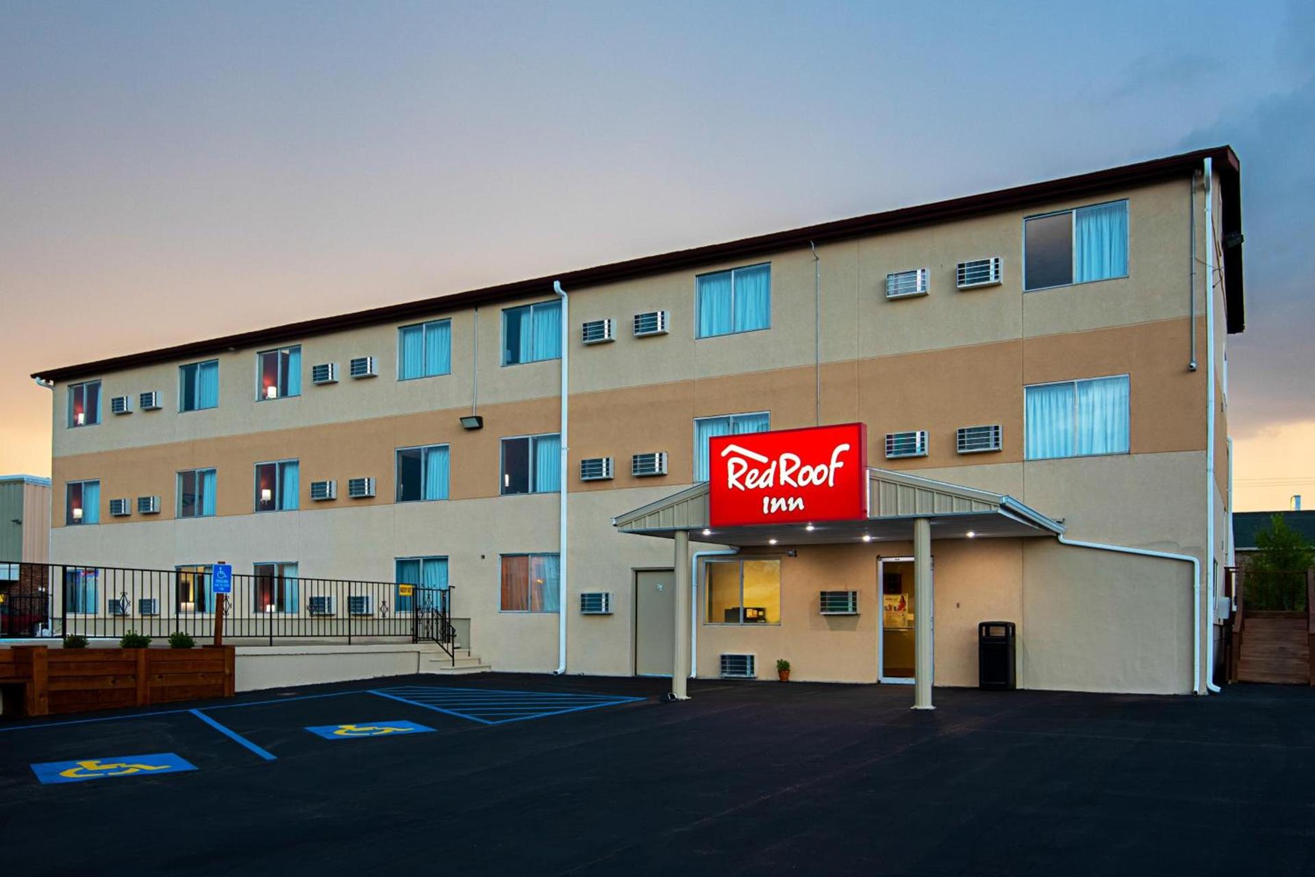 Red Roof Inn Cameron photo 4