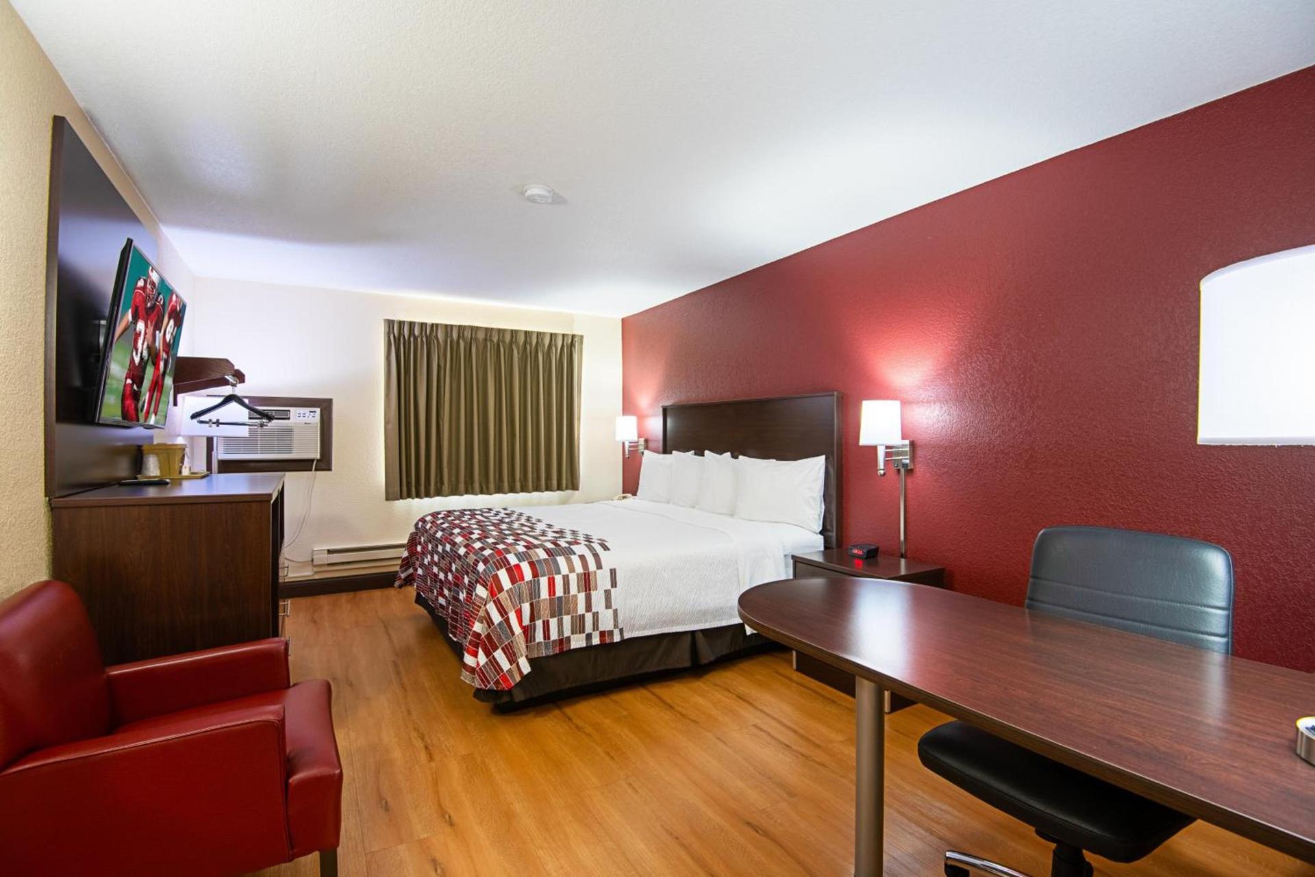 Red Roof Inn Cameron photo 18