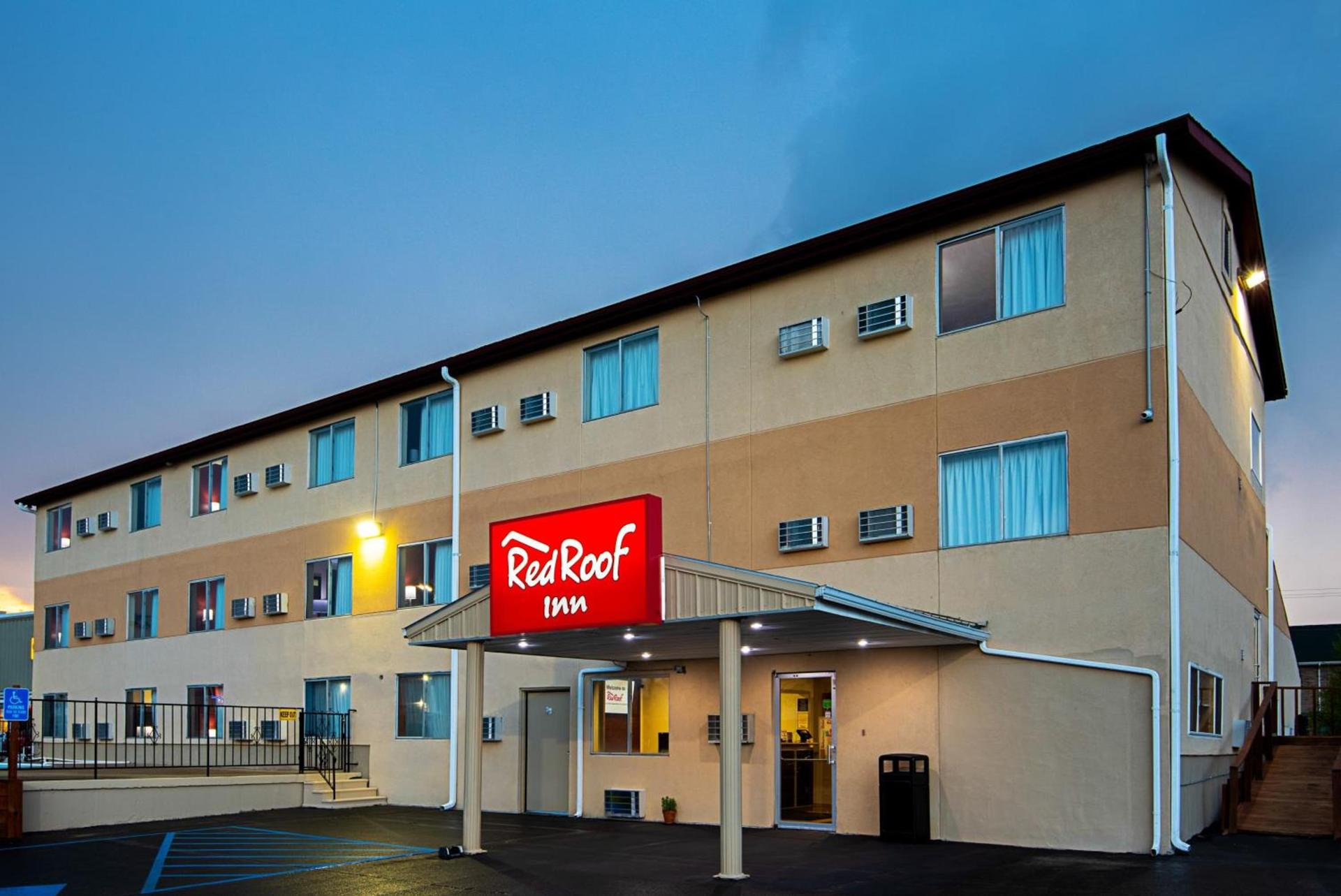 Red Roof Inn Cameron photo 5