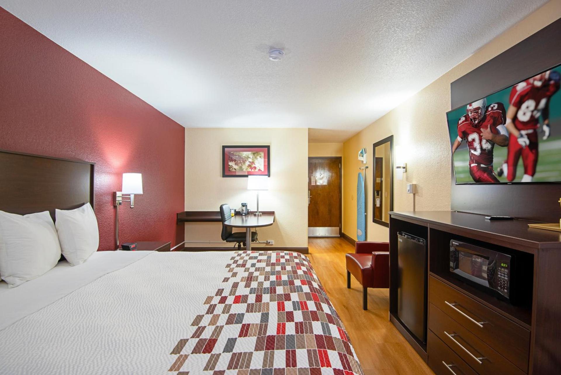 Red Roof Inn Cameron photo 19