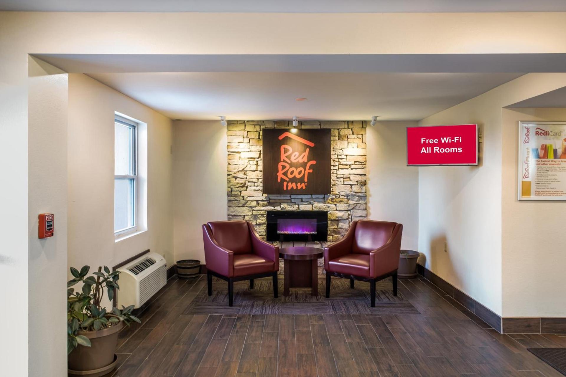 Red Roof Inn Richmond, IN photo 10
