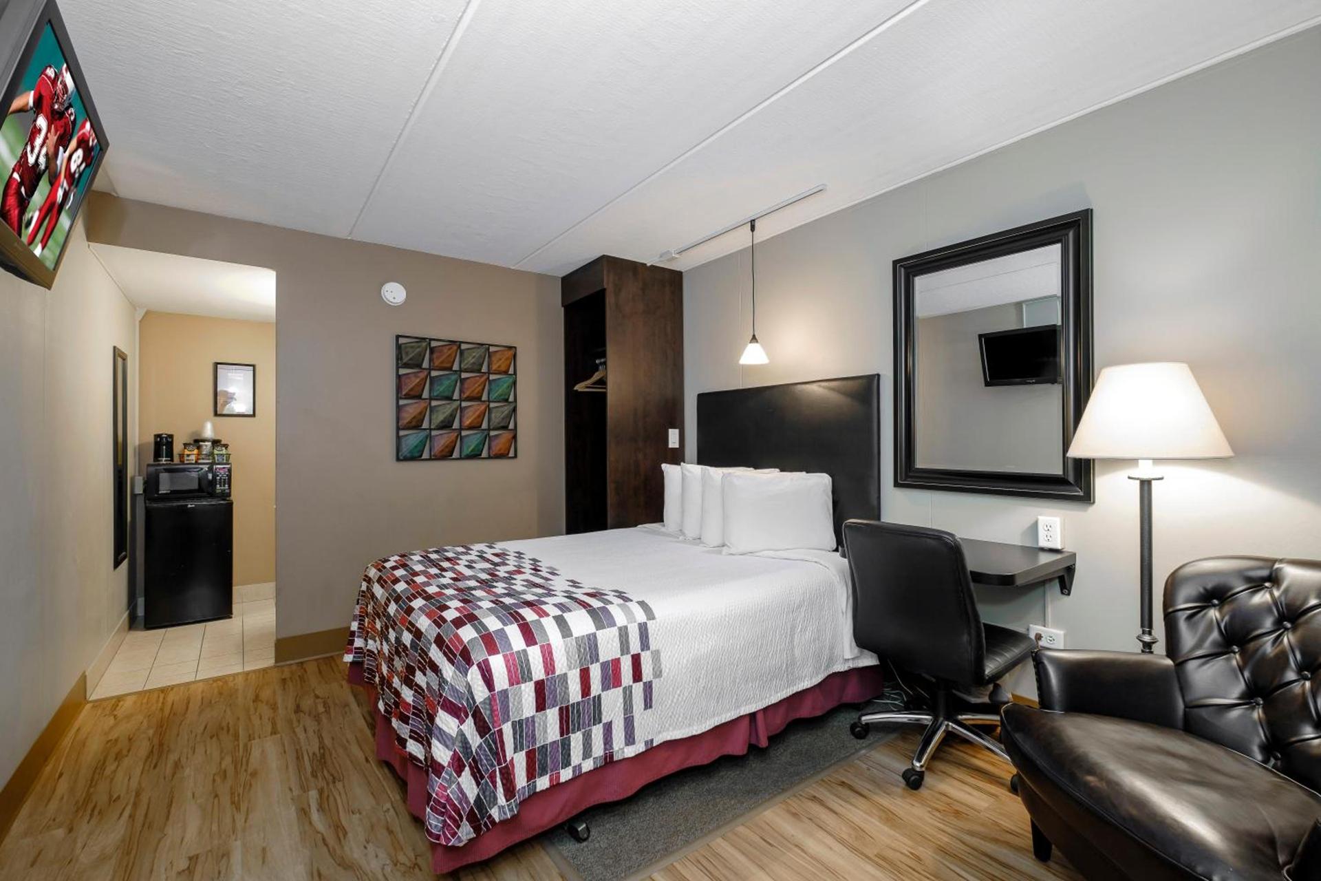 Red Roof Inn and Suites Herkimer photo 27