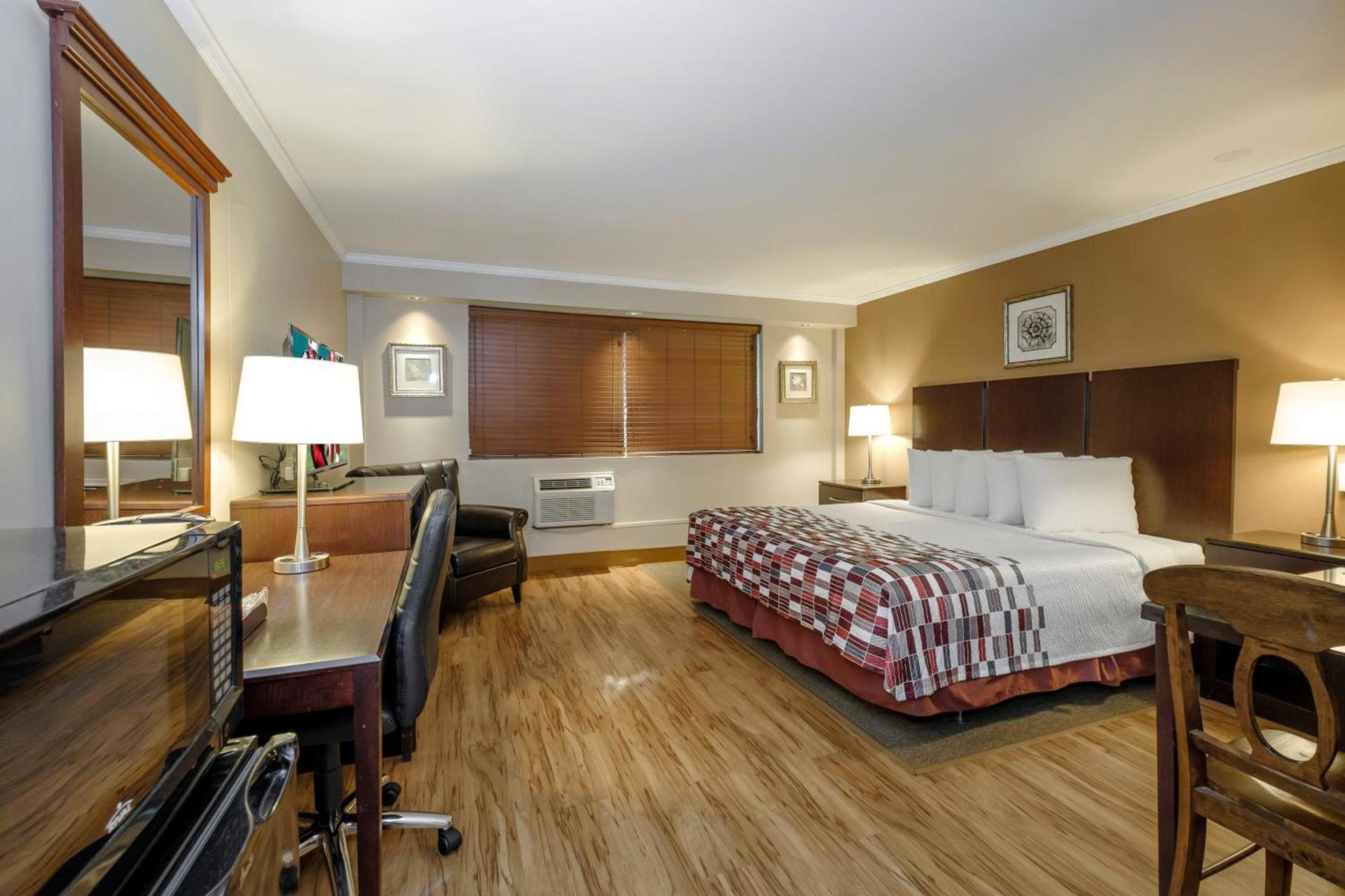Red Roof Inn and Suites Herkimer photo 25