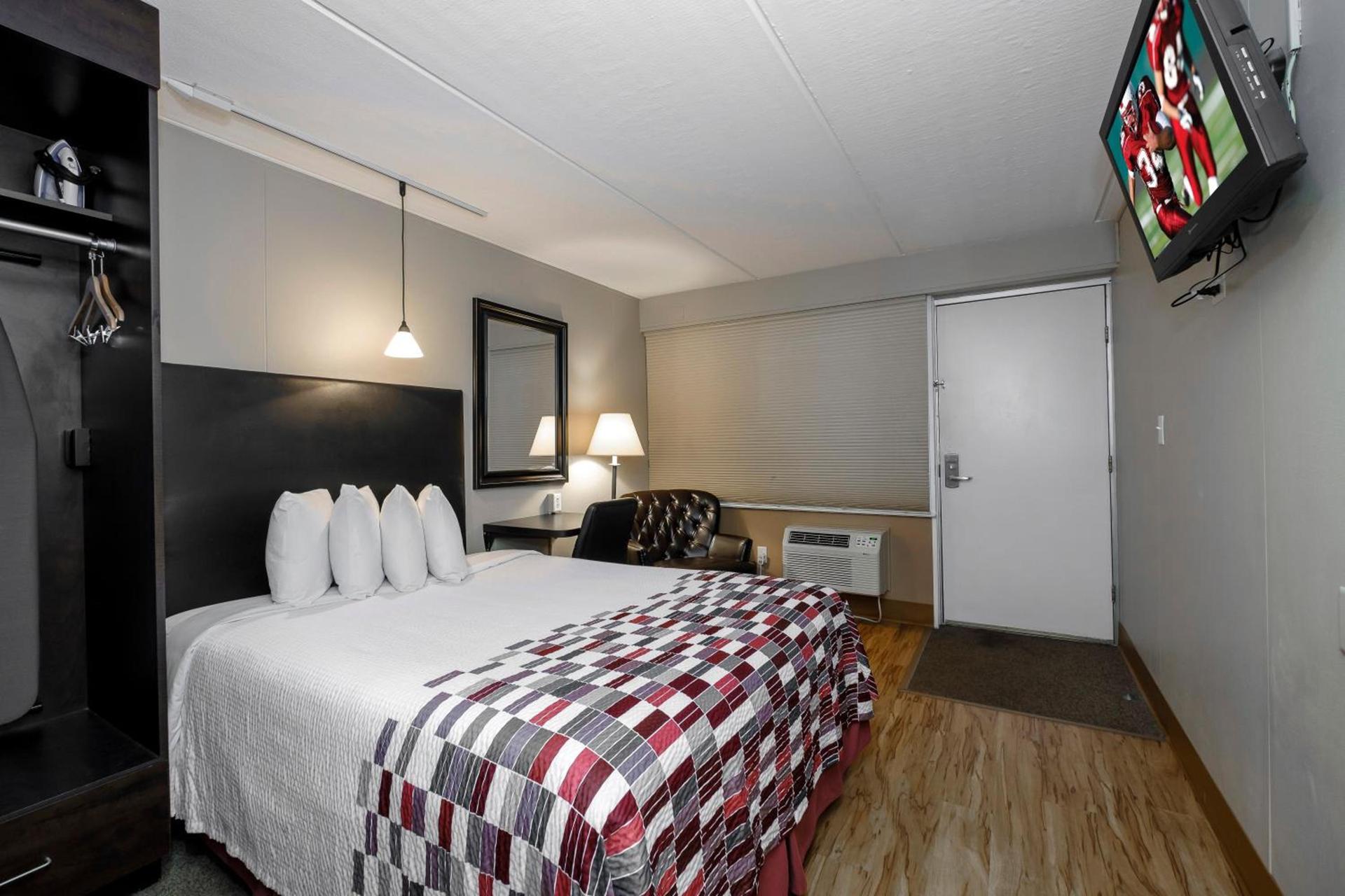 Red Roof Inn and Suites Herkimer photo 28