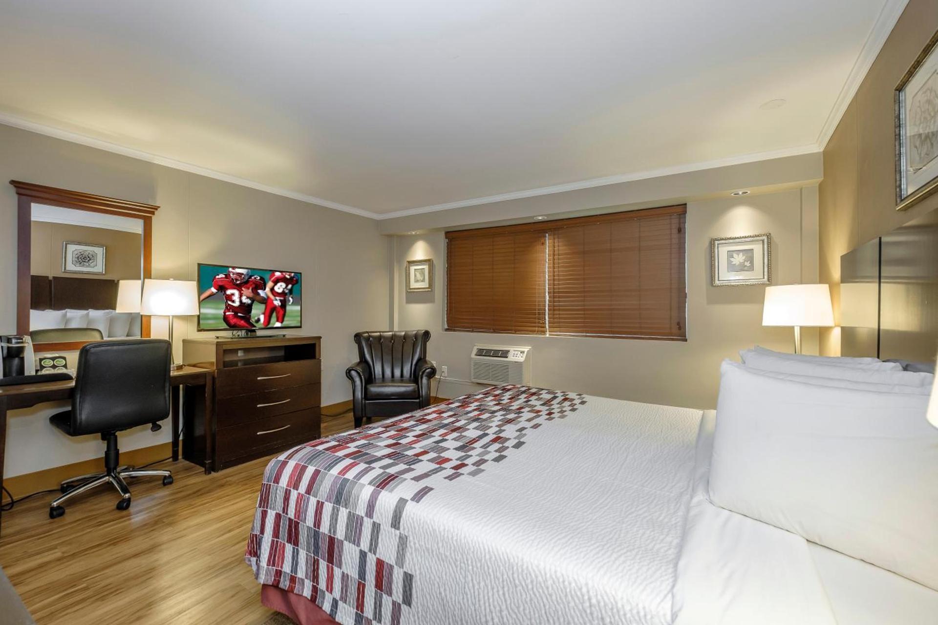Red Roof Inn and Suites Herkimer photo 26