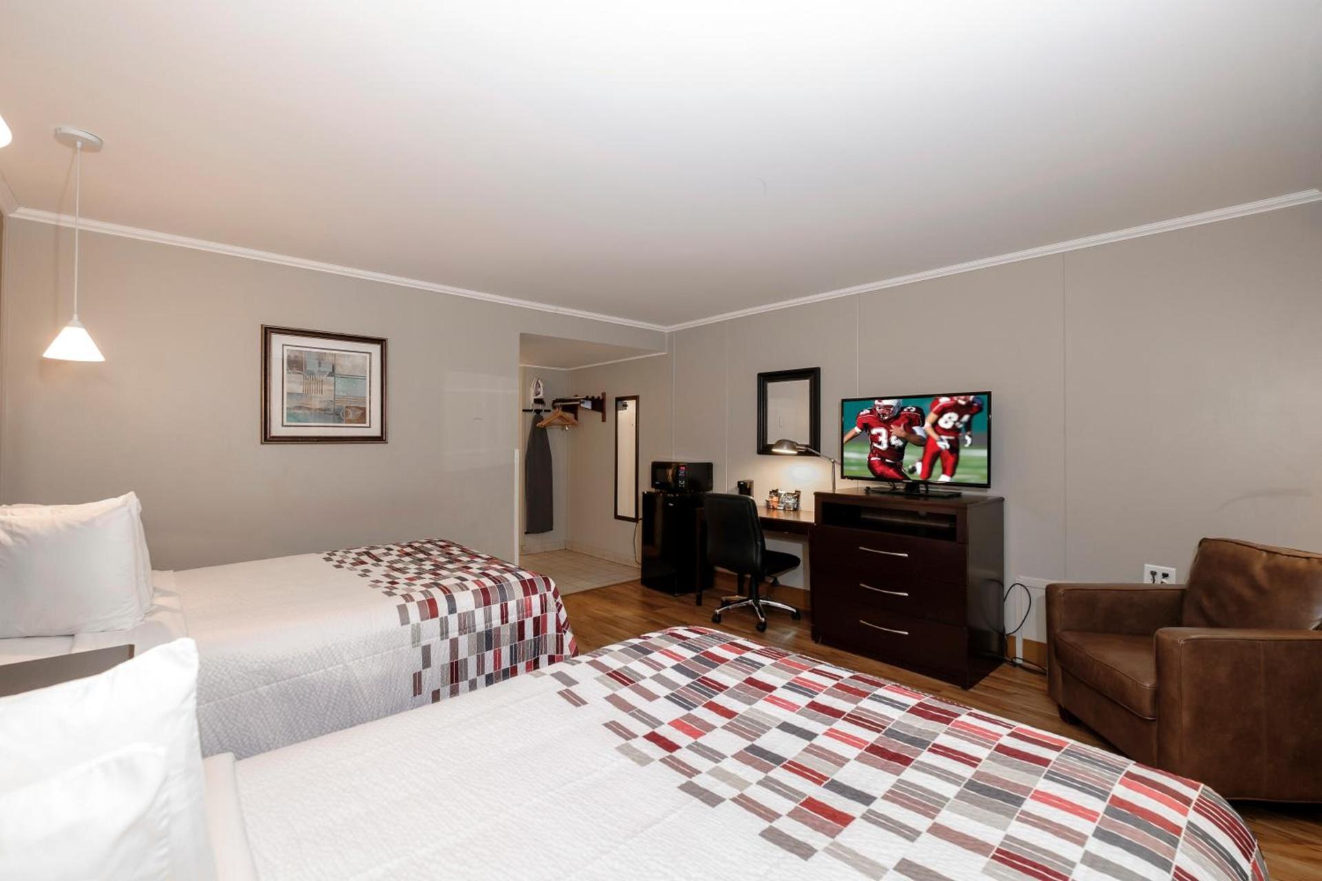 Red Roof Inn and Suites Herkimer photo 30