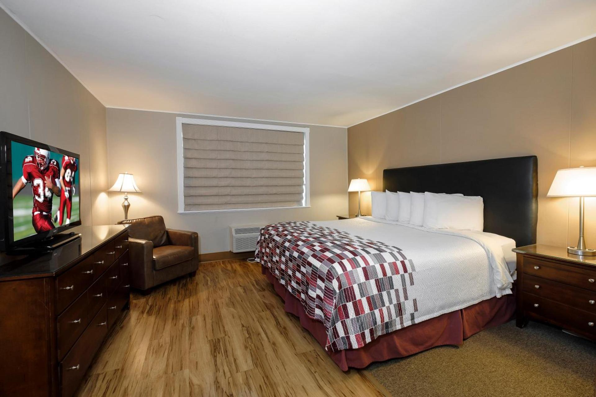 Red Roof Inn and Suites Herkimer photo 23