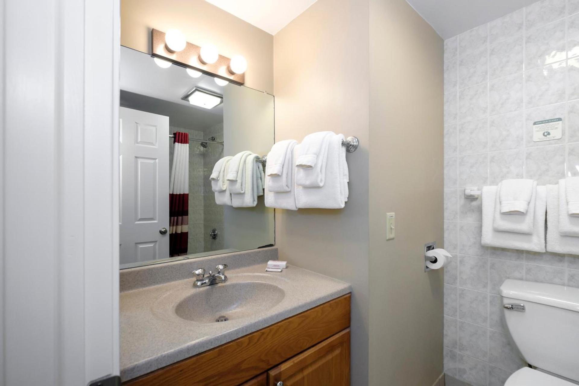 Red Roof Inn and Suites Herkimer photo 49