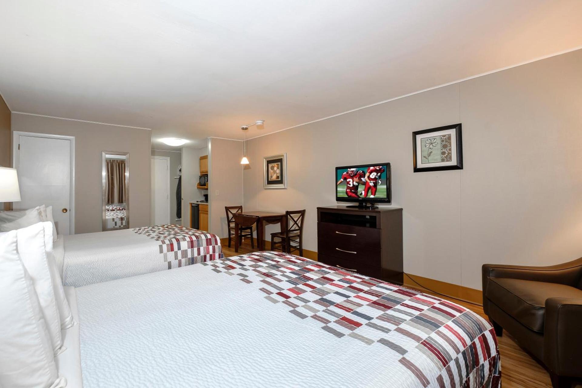 Red Roof Inn and Suites Herkimer photo 35