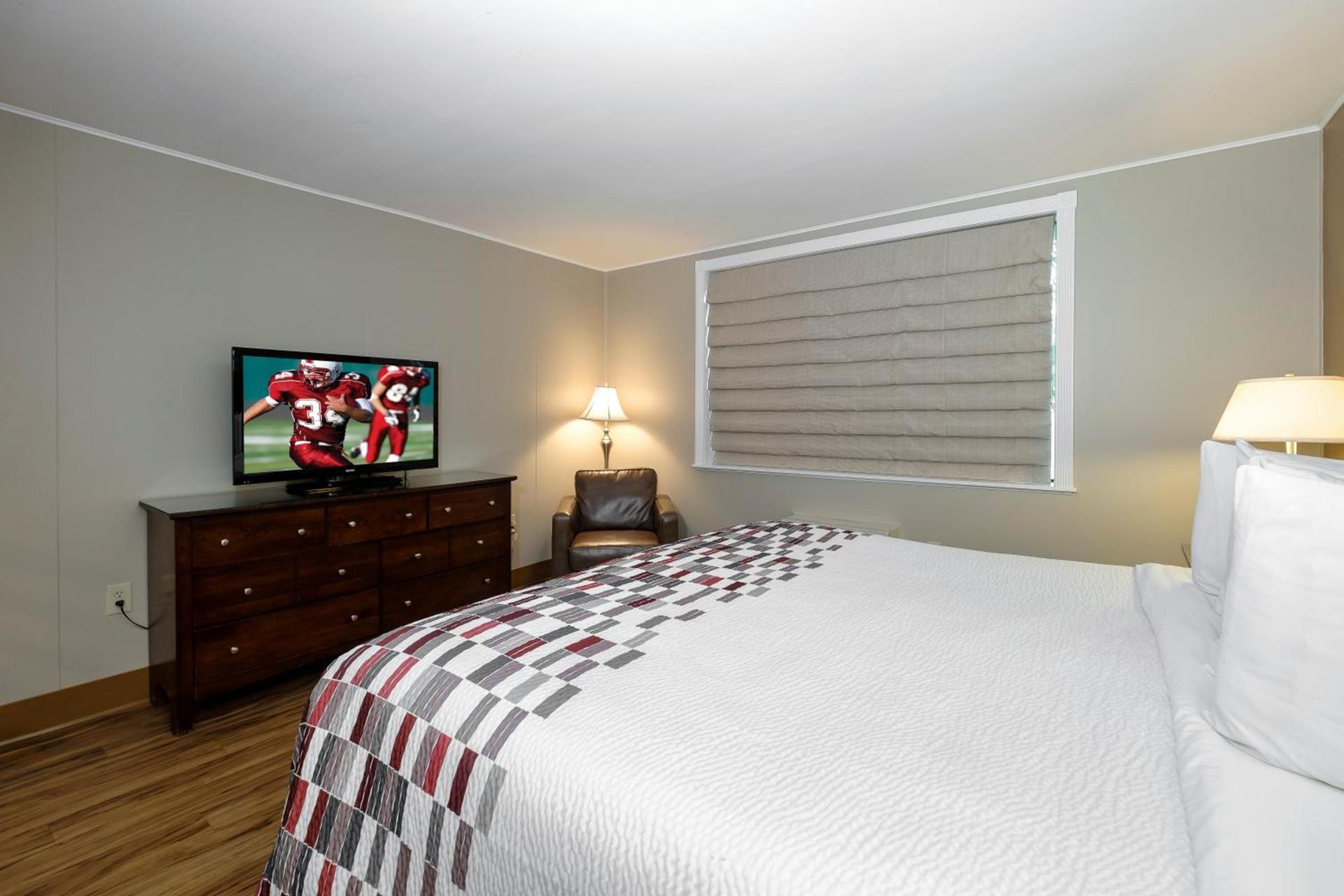 Red Roof Inn and Suites Herkimer photo 24