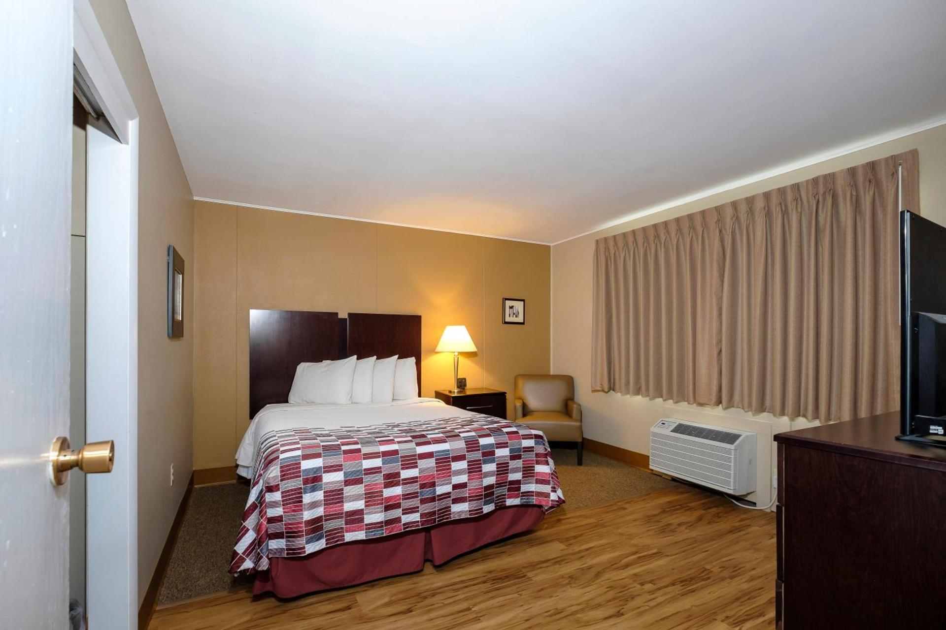 Red Roof Inn and Suites Herkimer photo 37