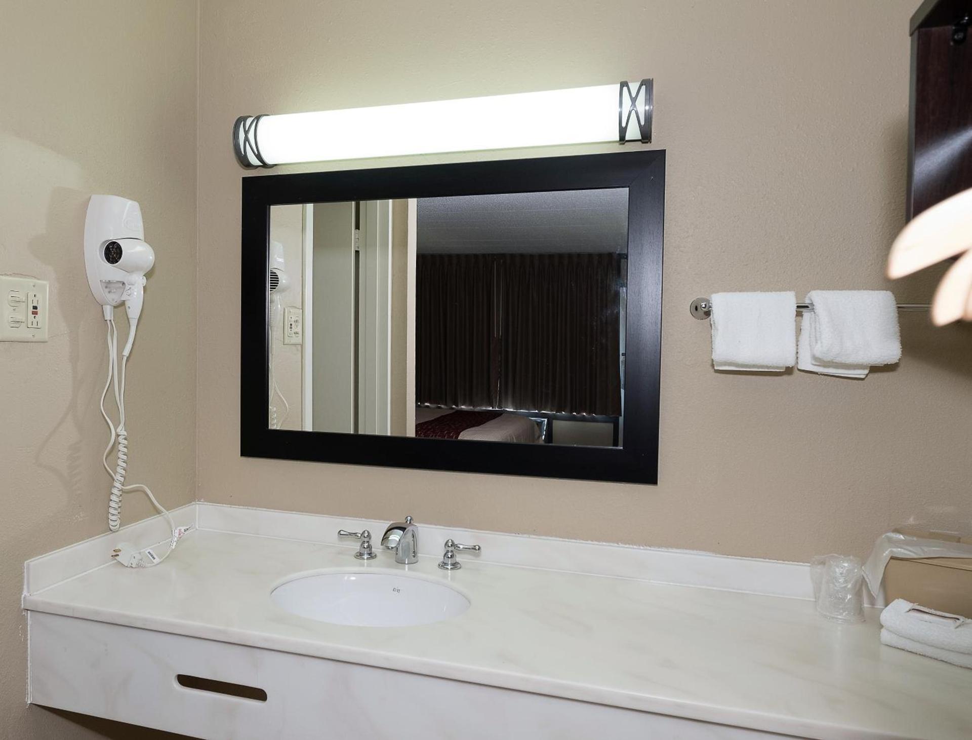 Red Roof Inn Clearfield photo 17