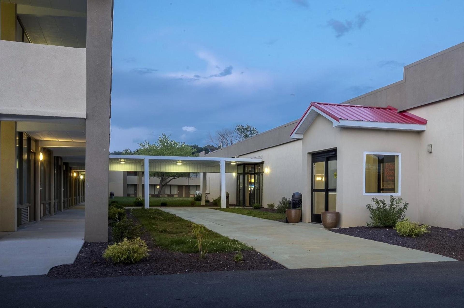Red Roof Inn Clearfield photo 2