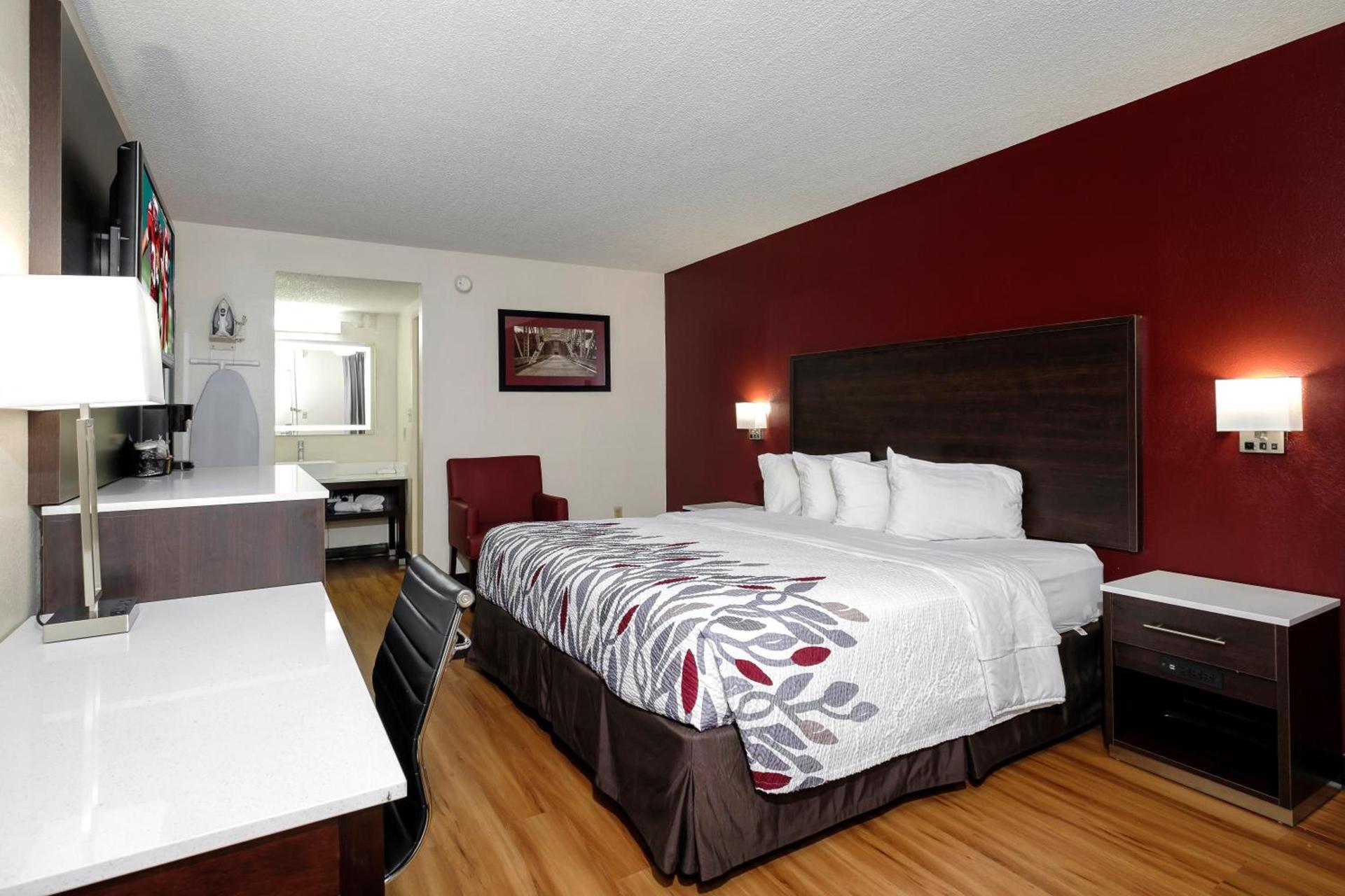 Red Roof Inn Gadsden photo 11