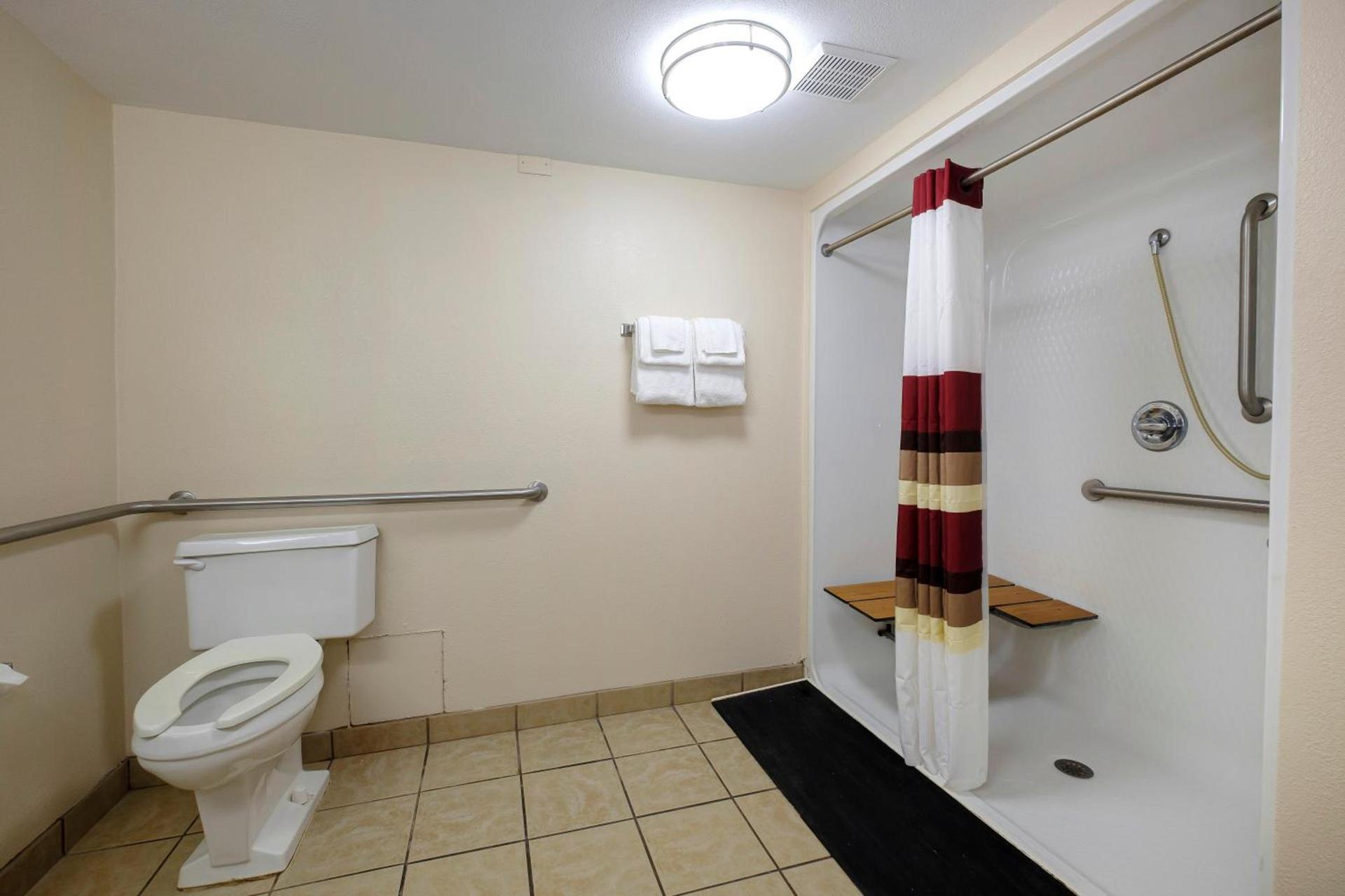 Red Roof Inn Gadsden photo 38