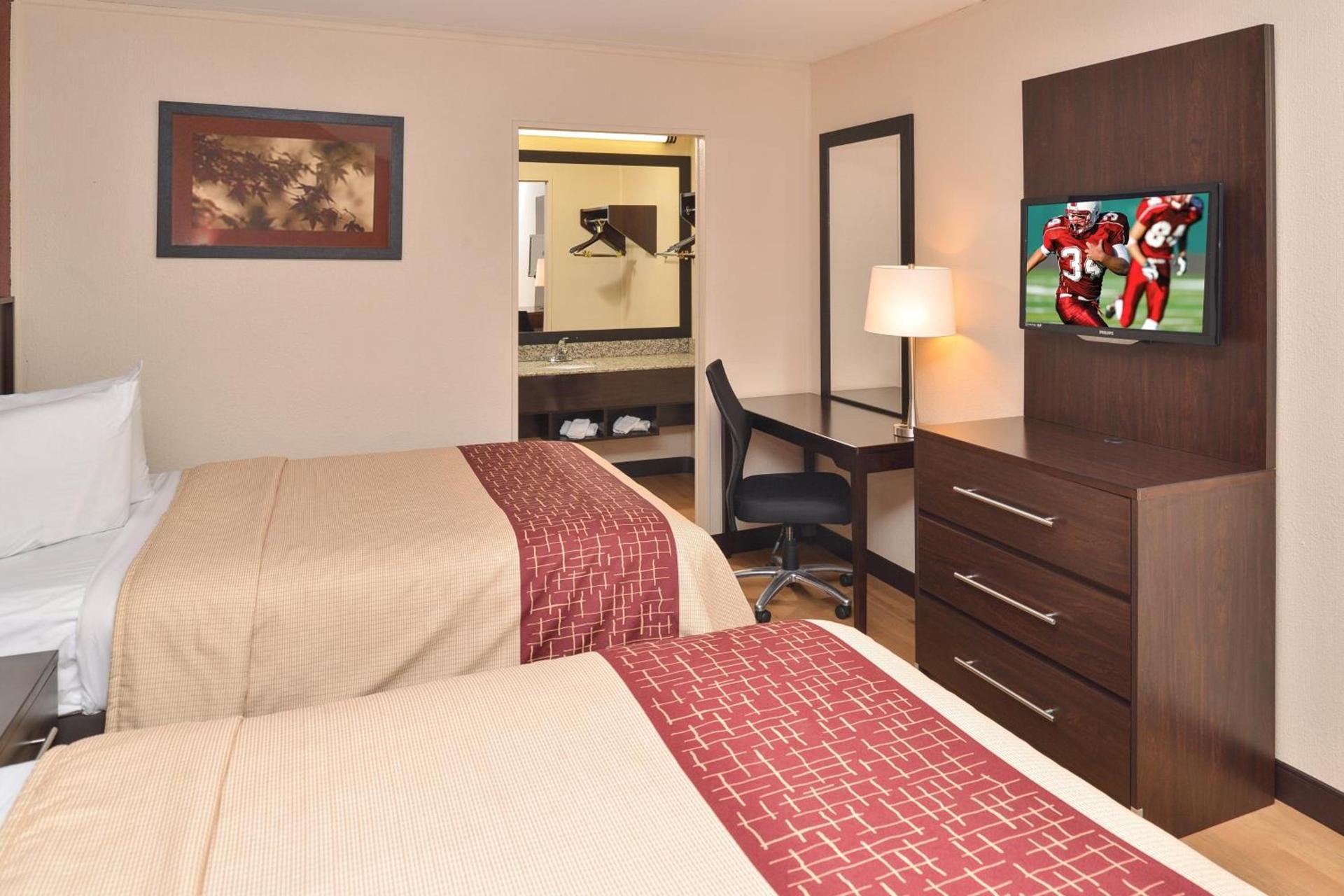 Red Roof Inn Marietta photo 14