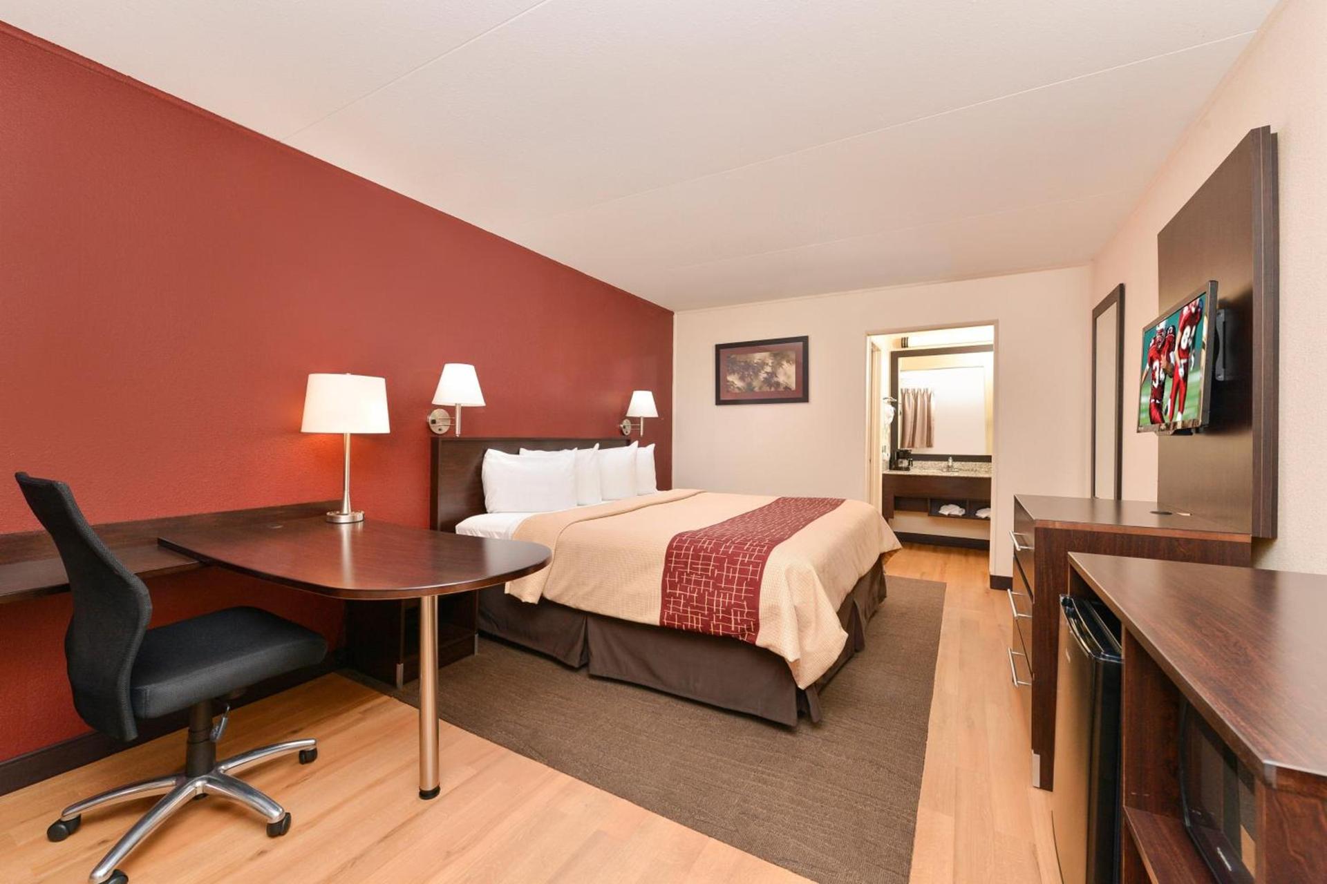 Red Roof Inn Marietta photo 16