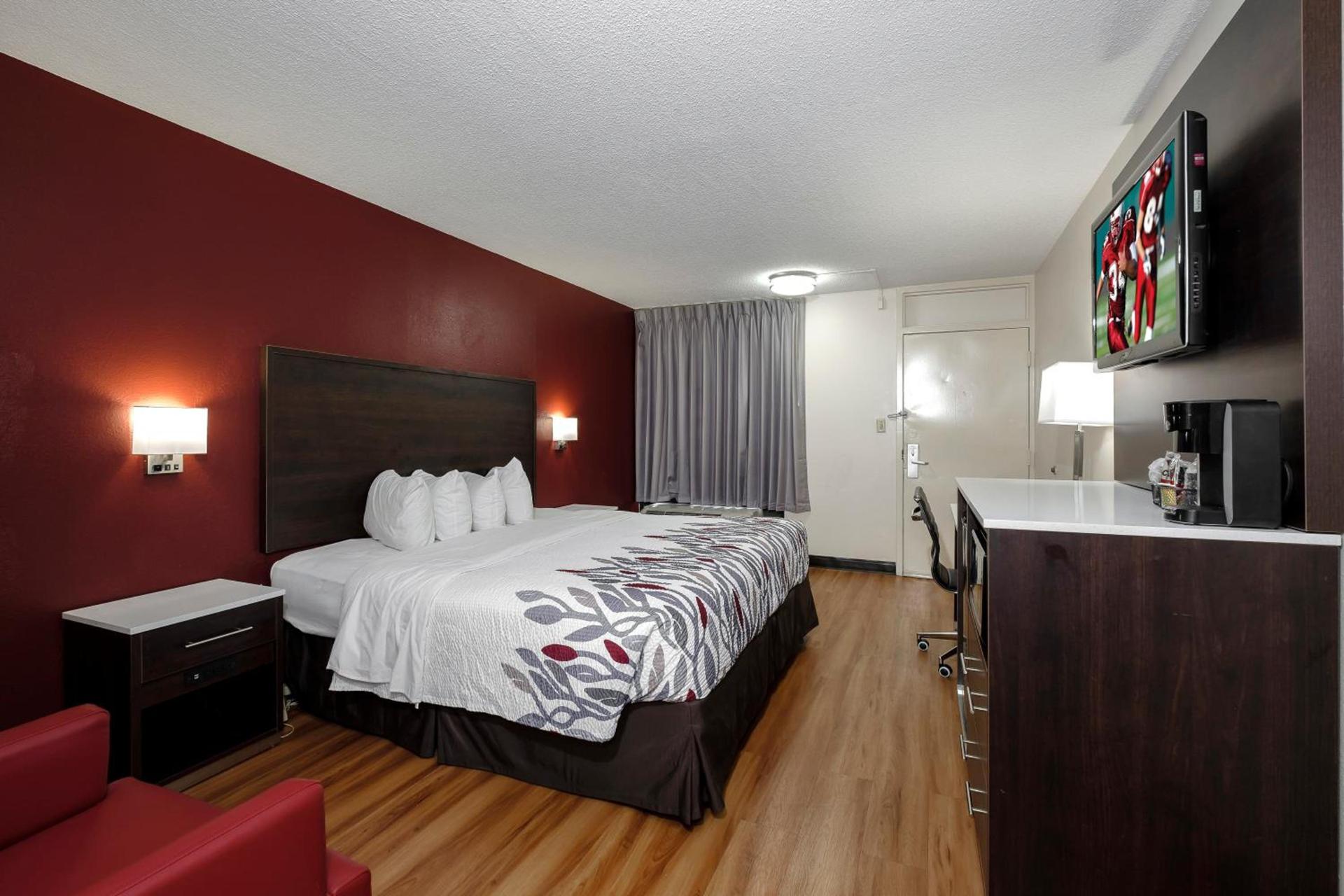 Red Roof Inn Gadsden photo 13