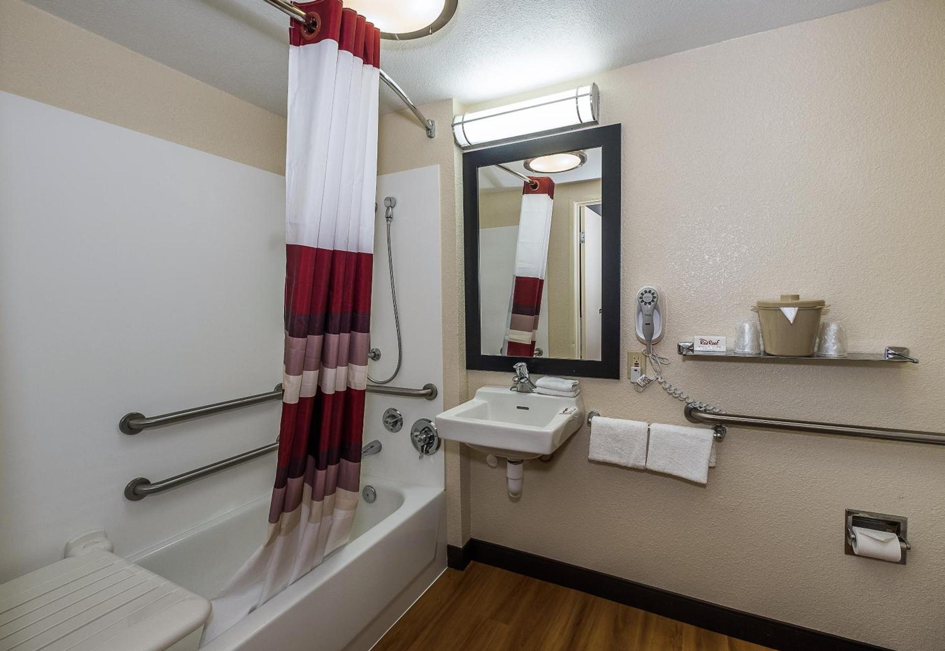 Red Roof Inn PLUS + Boston - Framingham photo 31