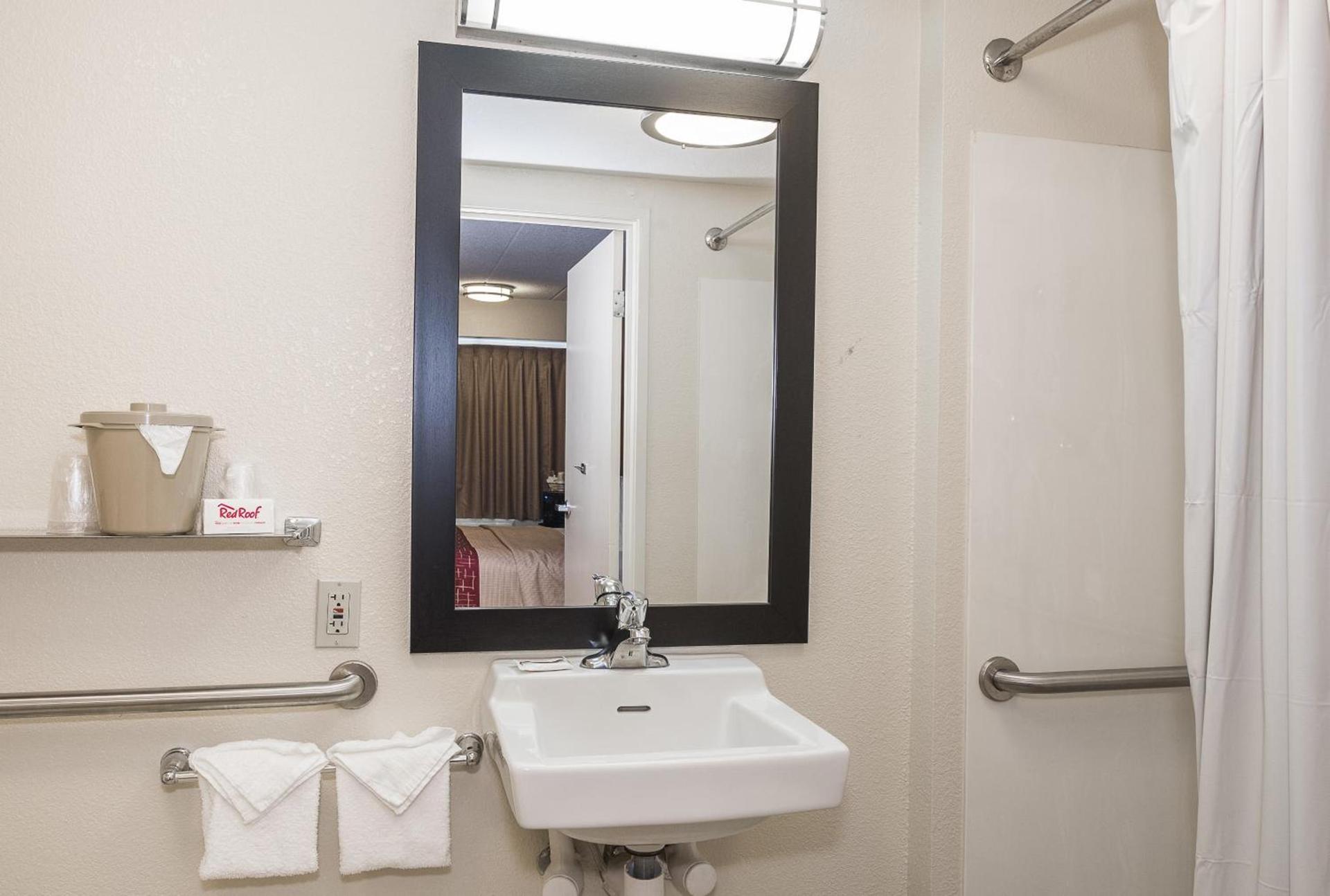 Red Roof Inn PLUS + Boston - Framingham photo 33