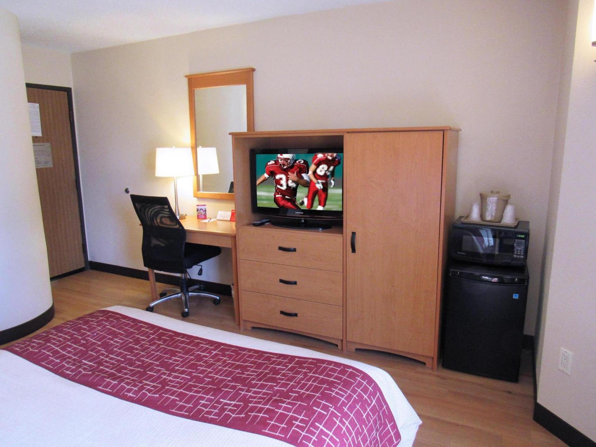 Red Roof Inn Fargo - I-94/Medical Center photo 16