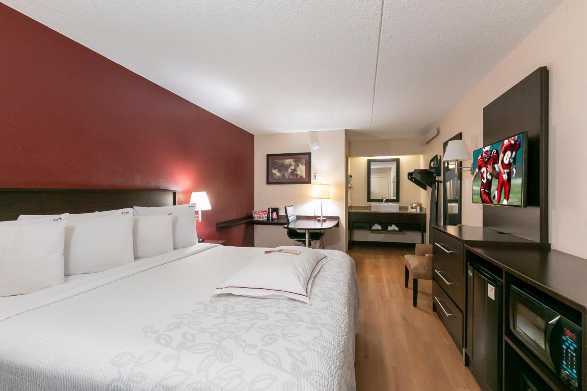 Red Roof Inn PLUS + Boston - Framingham photo 9