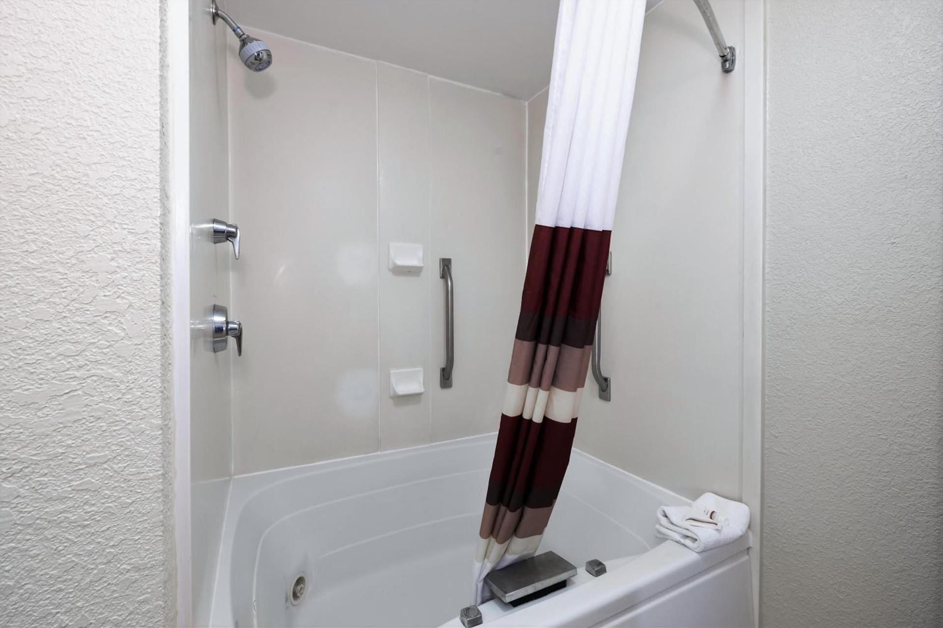 Sonesta Essential Ames photo 18