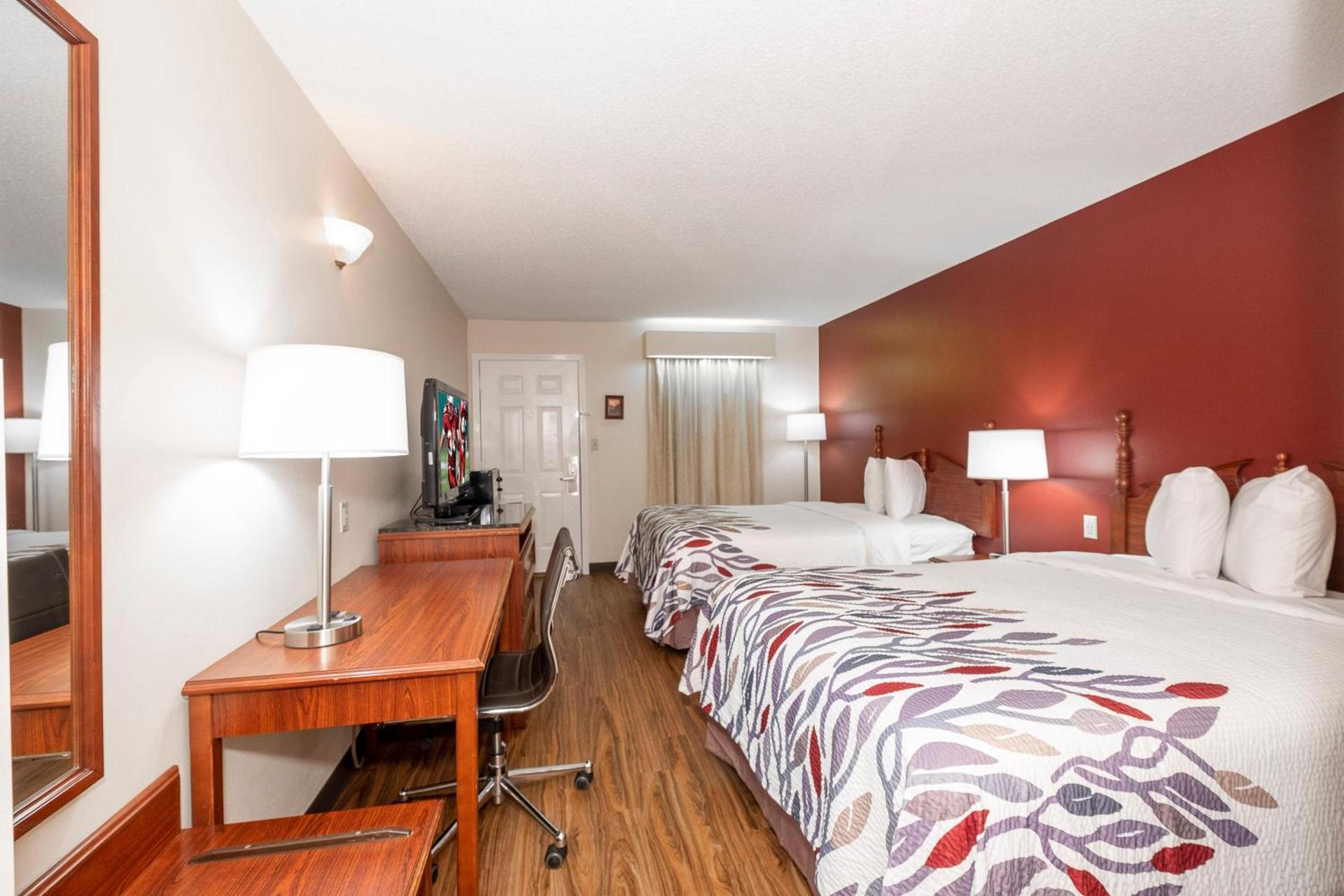 Red Roof Inn & Suites Calhoun photo 20