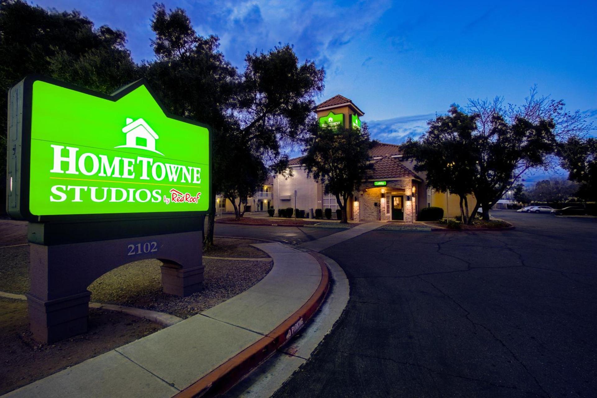 HomeTowne Studios by Red Roof Phoenix - Dunlap Ave photo 5