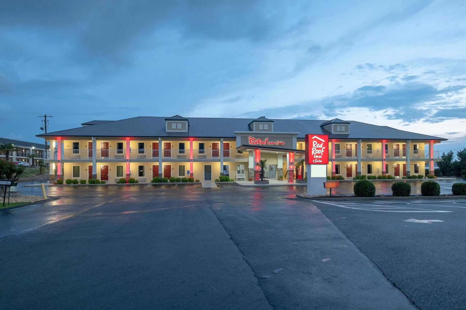 Red Roof Inn & Suites Calhoun photo 4