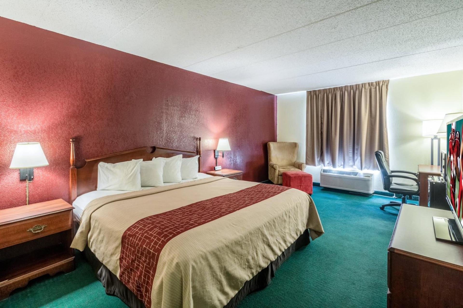 Red Roof Inn Morehead photo 12