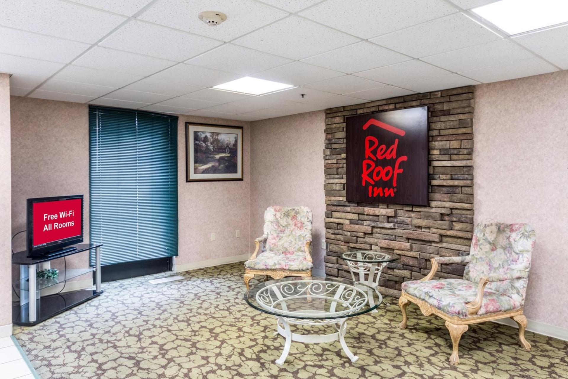 Red Roof Inn Morehead photo 9
