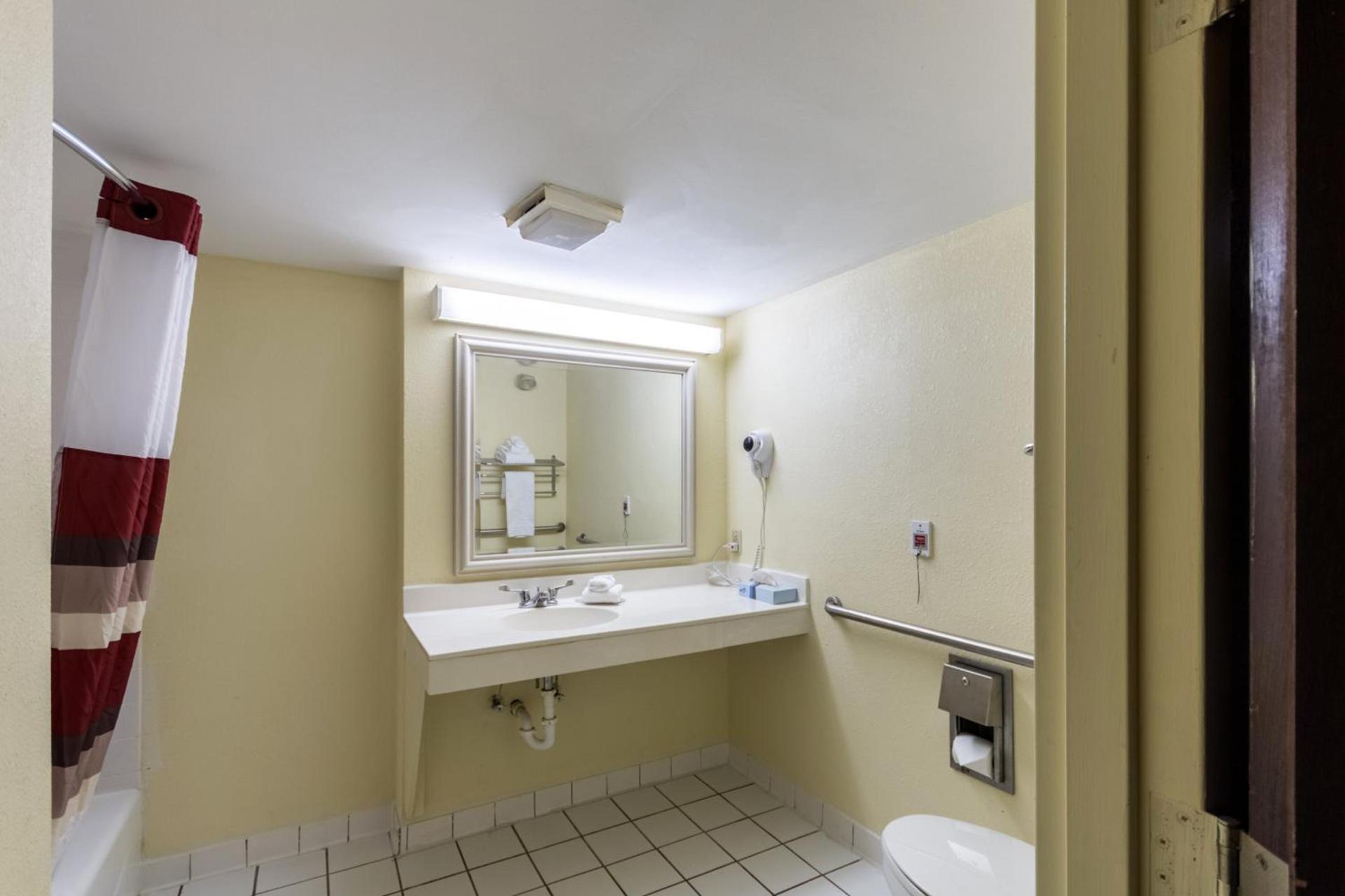 Red Roof Inn Morehead photo 29