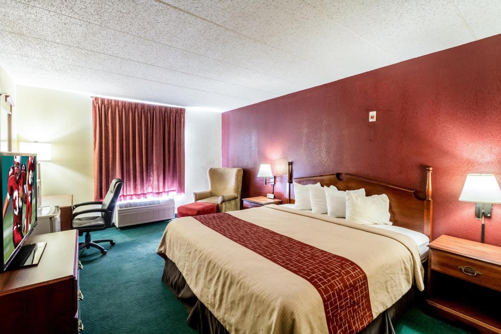 Red Roof Inn Morehead photo 25