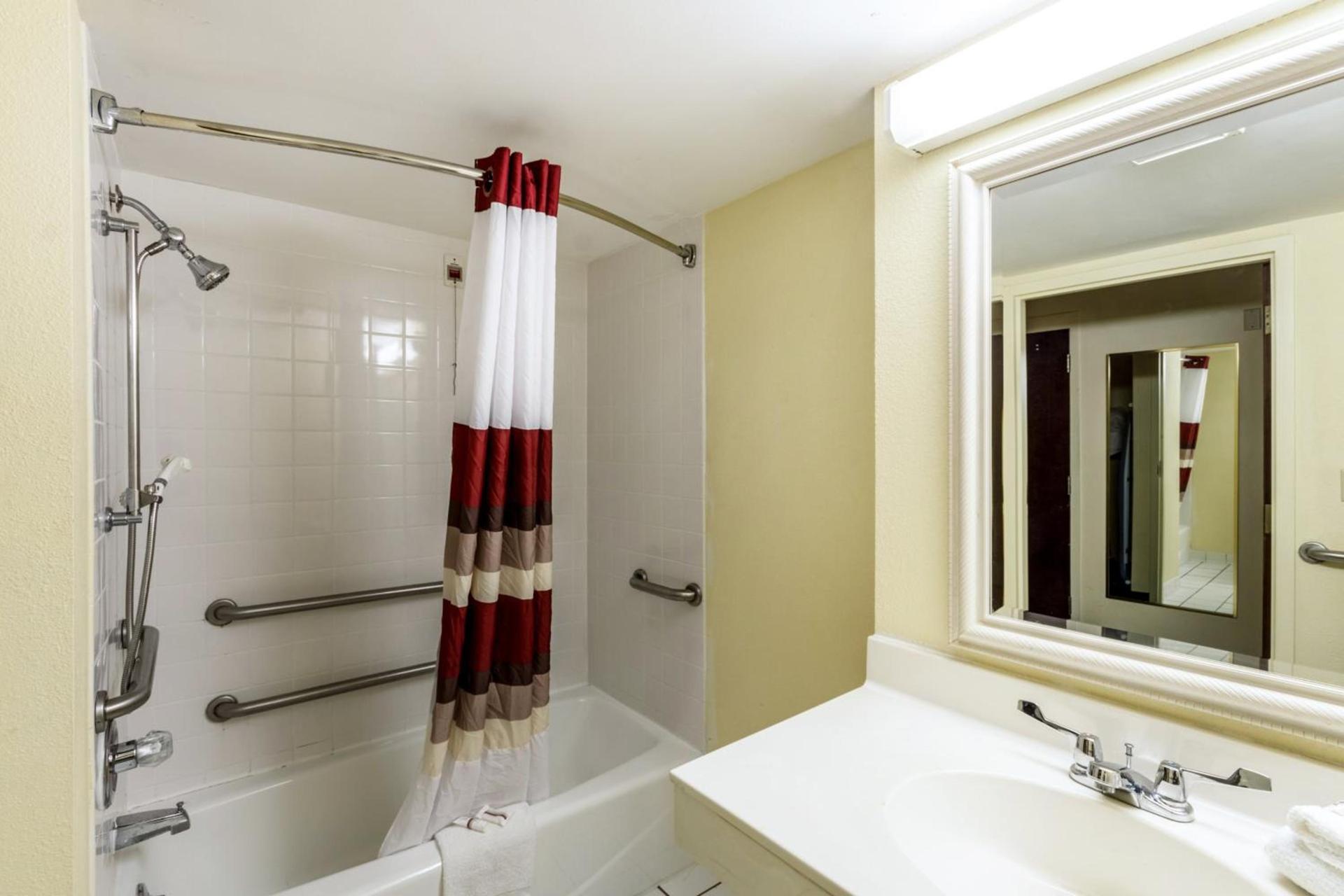 Red Roof Inn Morehead photo 30