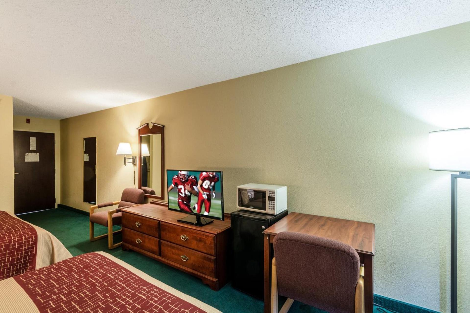 Red Roof Inn Morehead photo 18