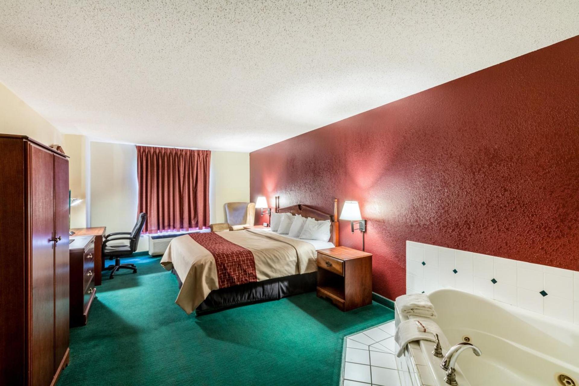 Red Roof Inn Morehead photo 20