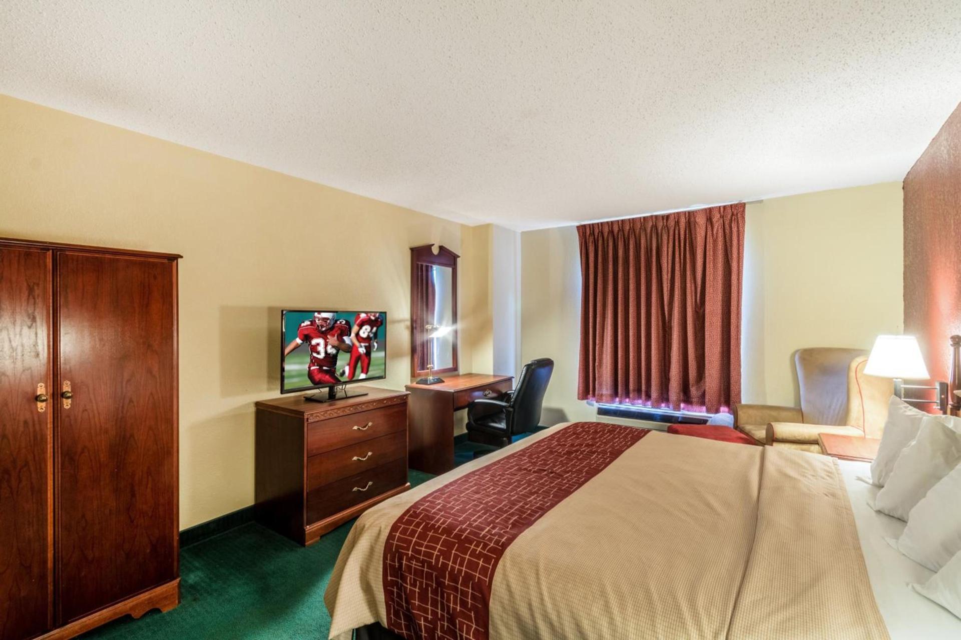Red Roof Inn Morehead photo 19