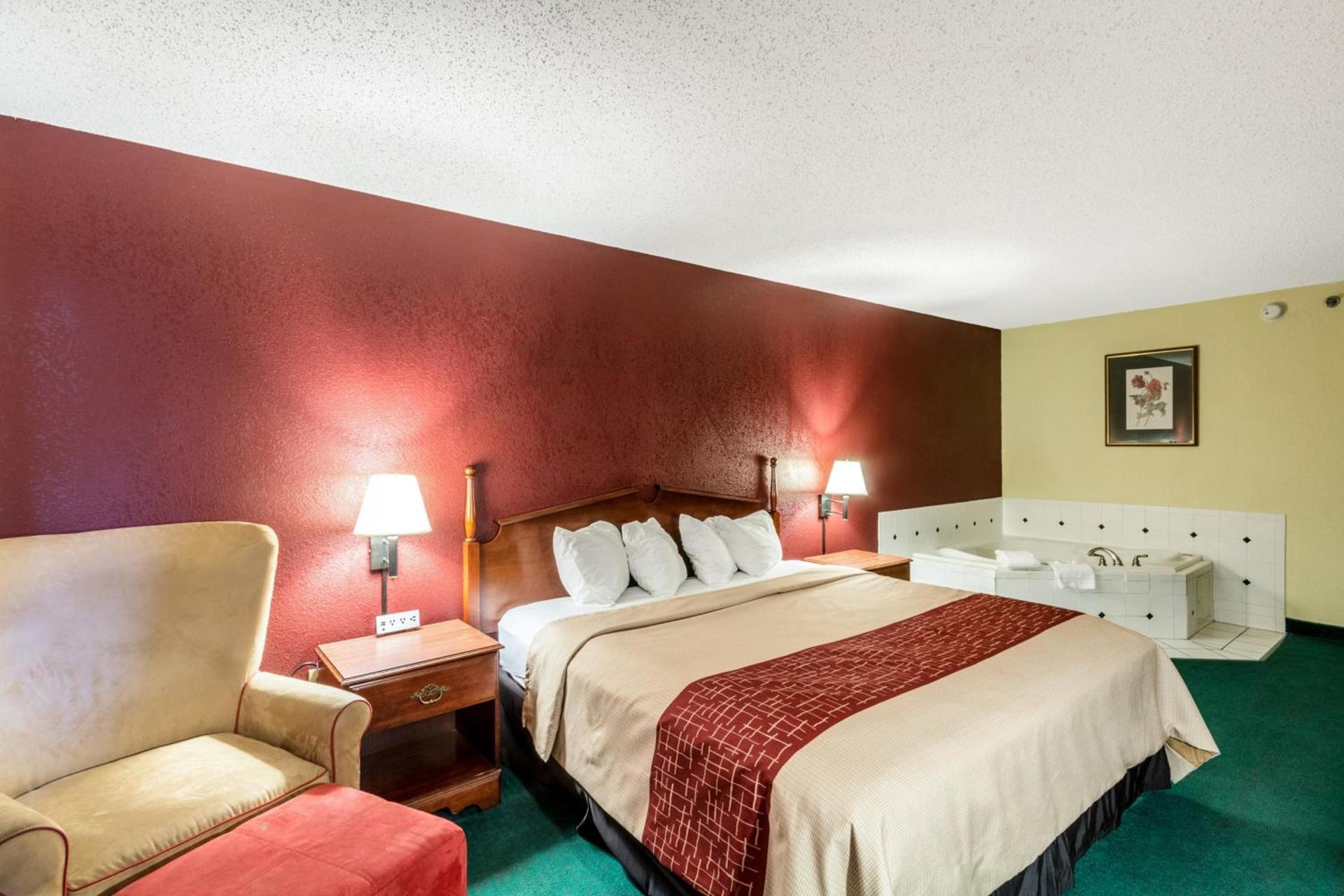 Red Roof Inn Morehead photo 21